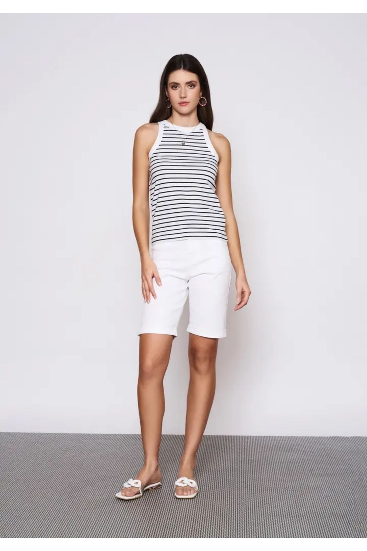 EUROFASHION Siyah Çizgili Beyaz Top