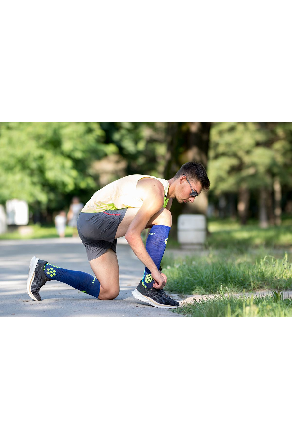 Try to Fly-Compression socks for running 3/4 COMPRESSION SOCKS Blue - Yellow 2