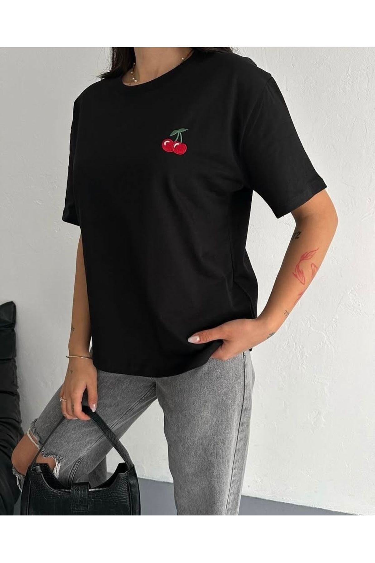 Neba Boutique Kadın Kiraz Nakışlı Salaş T-Shirt