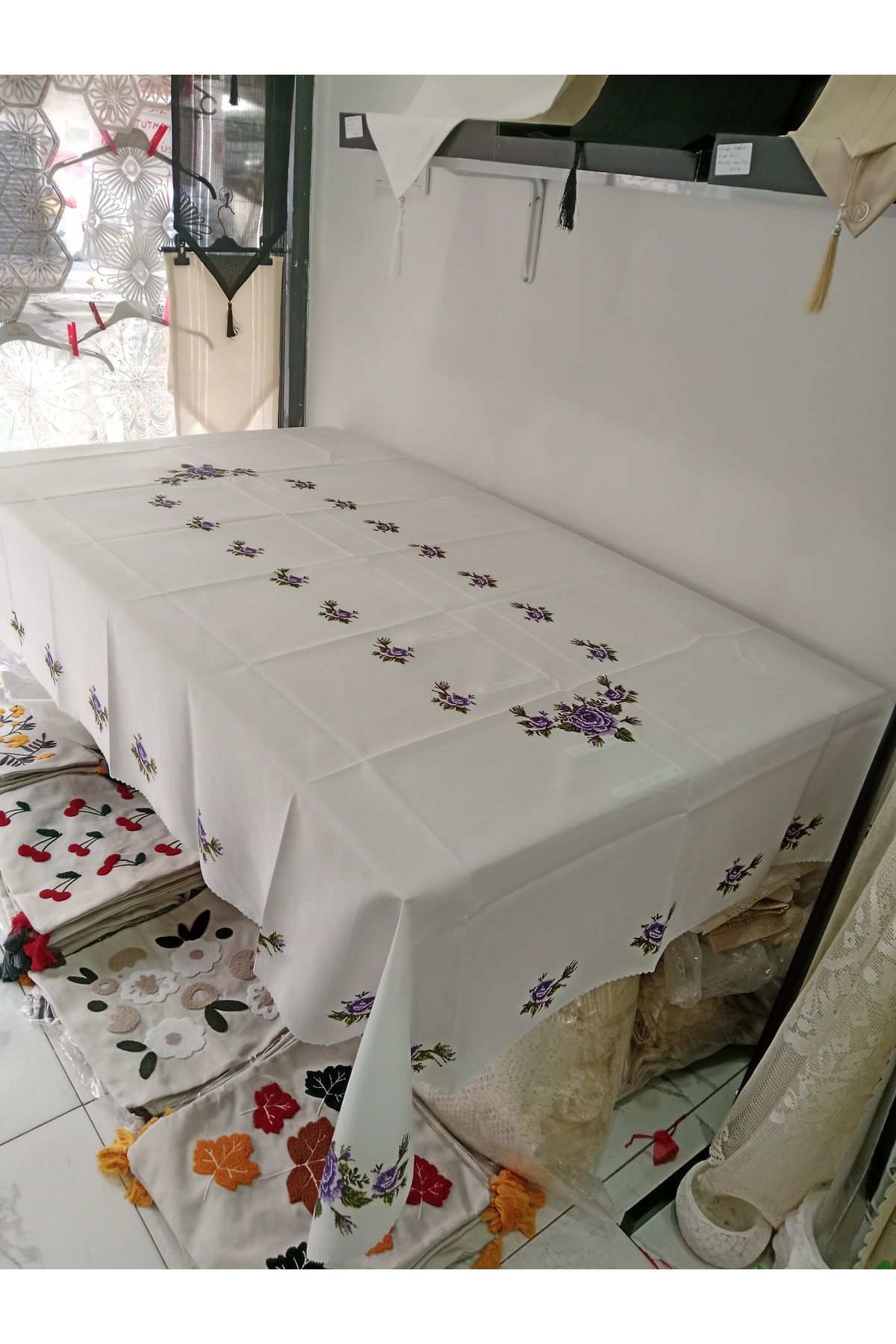 Elisam Leke Tutmaz Dertsiz Masa örtüsü (Kanaviçe Mor desenli)