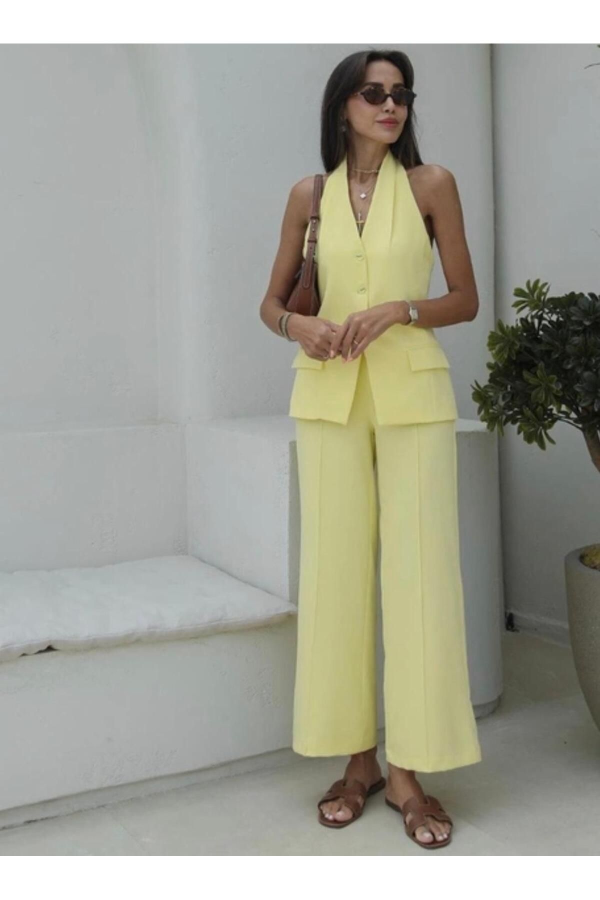 MODA BOYUNDAN BAĞLAMALI YELEKLİ TAKIM