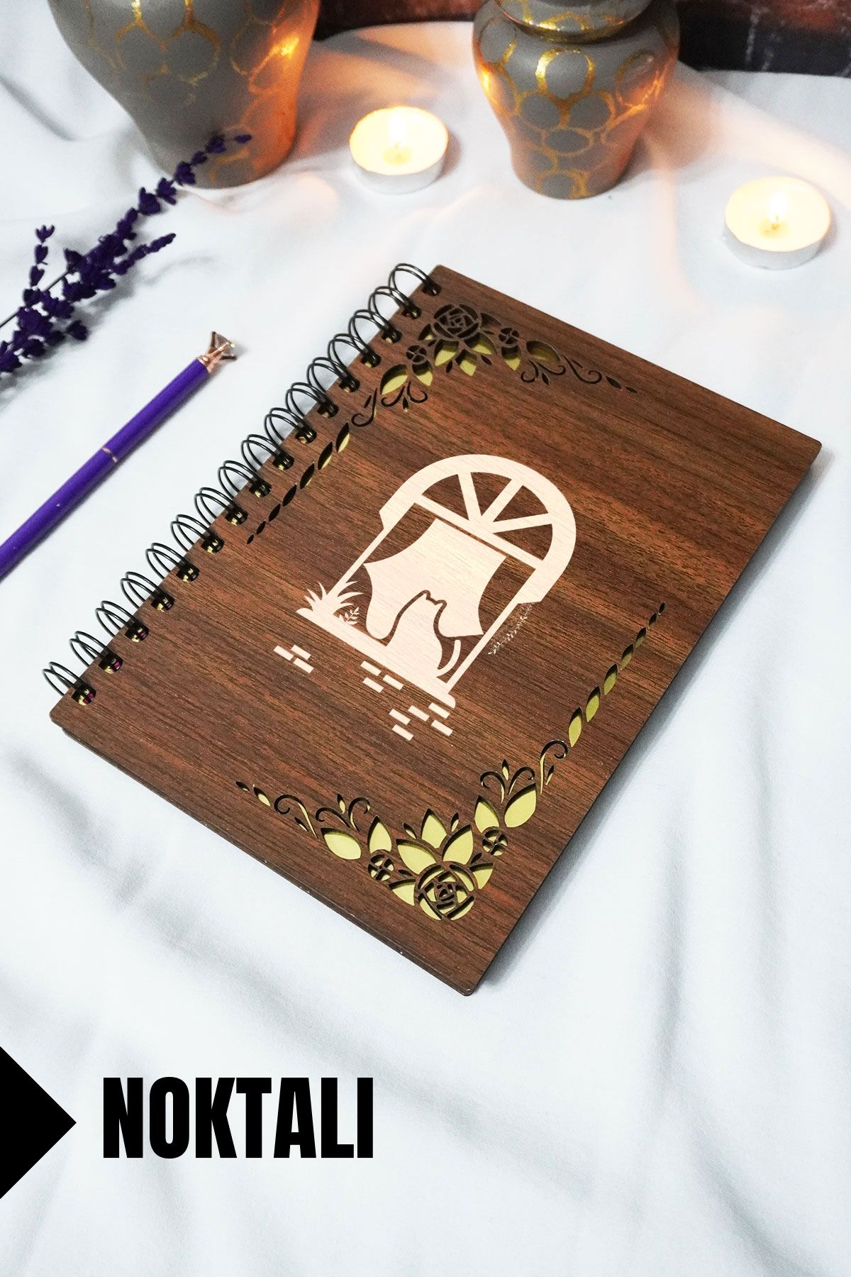 markcat Pencerede Kedi Ahşap Kapaklı Spiralli Defter - Çizgili Defter - 60 yaprak (120 sayfa) - A5 15x21 cm
