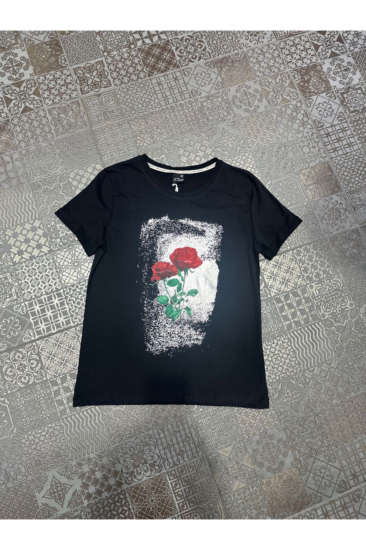 mammamiav Rose t shirt