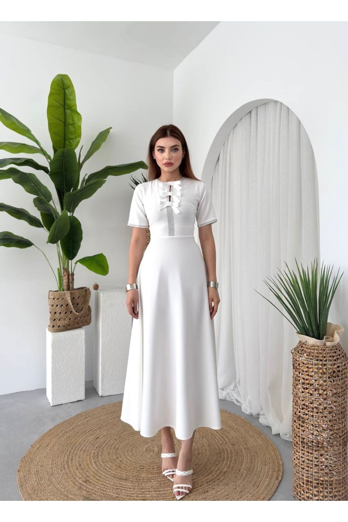 Afiş Butik Beyaz Fiyonklu Taşlı Midi Elbise