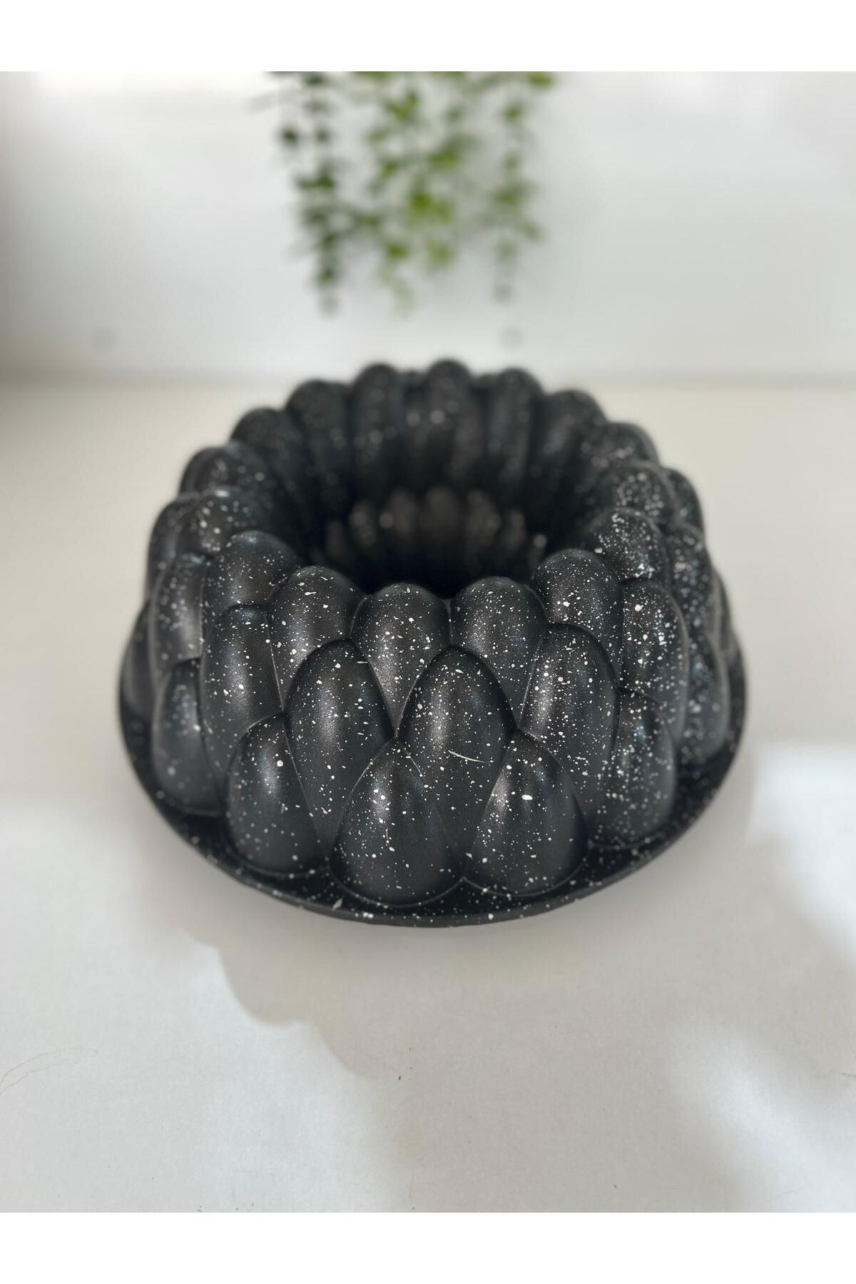 PoloChef Prizma Döküm Kek Kalıbı 26 cm