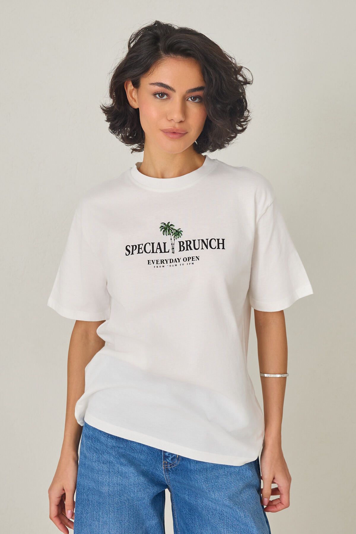 Amia&Co. Ekru Baskı Detaylı Bisiklet Yaka Kısa Kollu T-Shirt