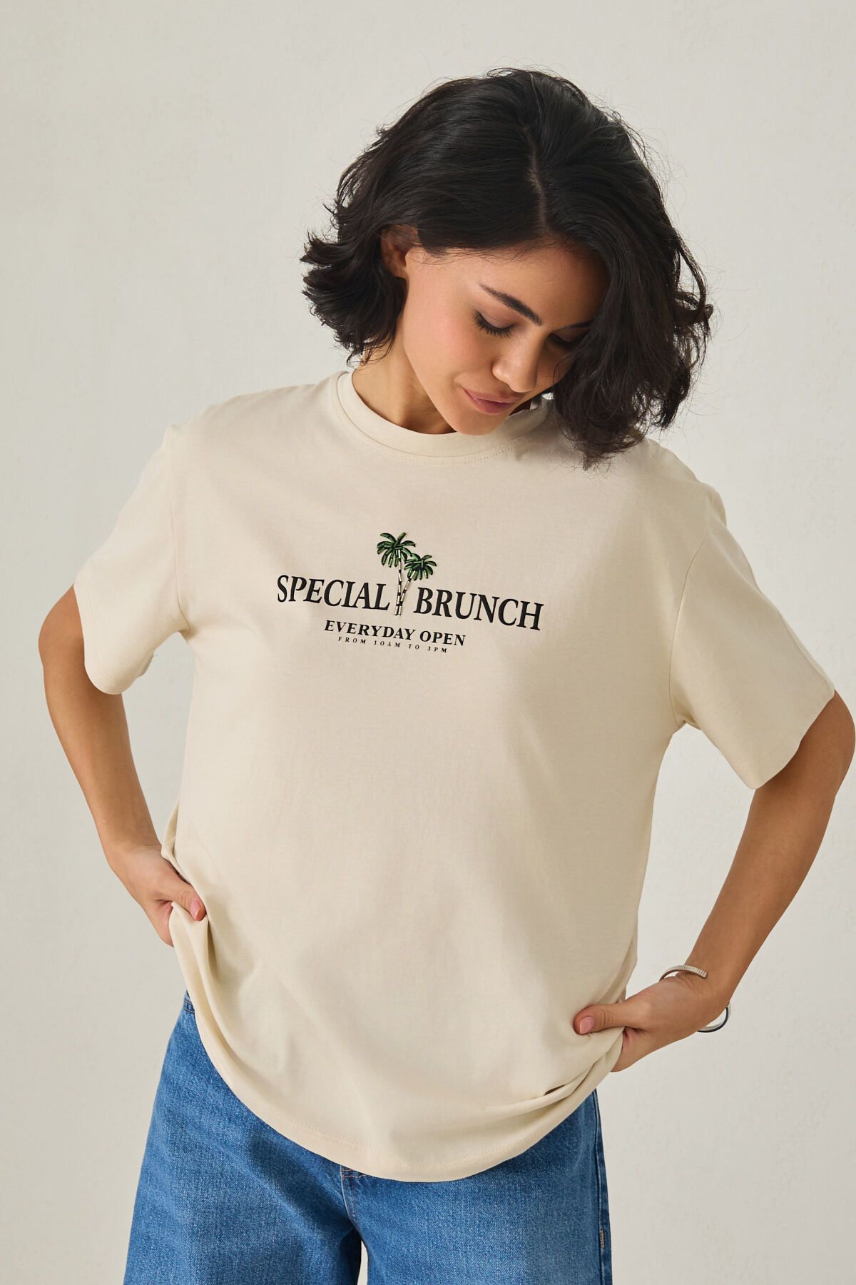 Amia&Co. Taş Baskı Detaylı Bisiklet Yaka Kısa Kollu T-Shirt
