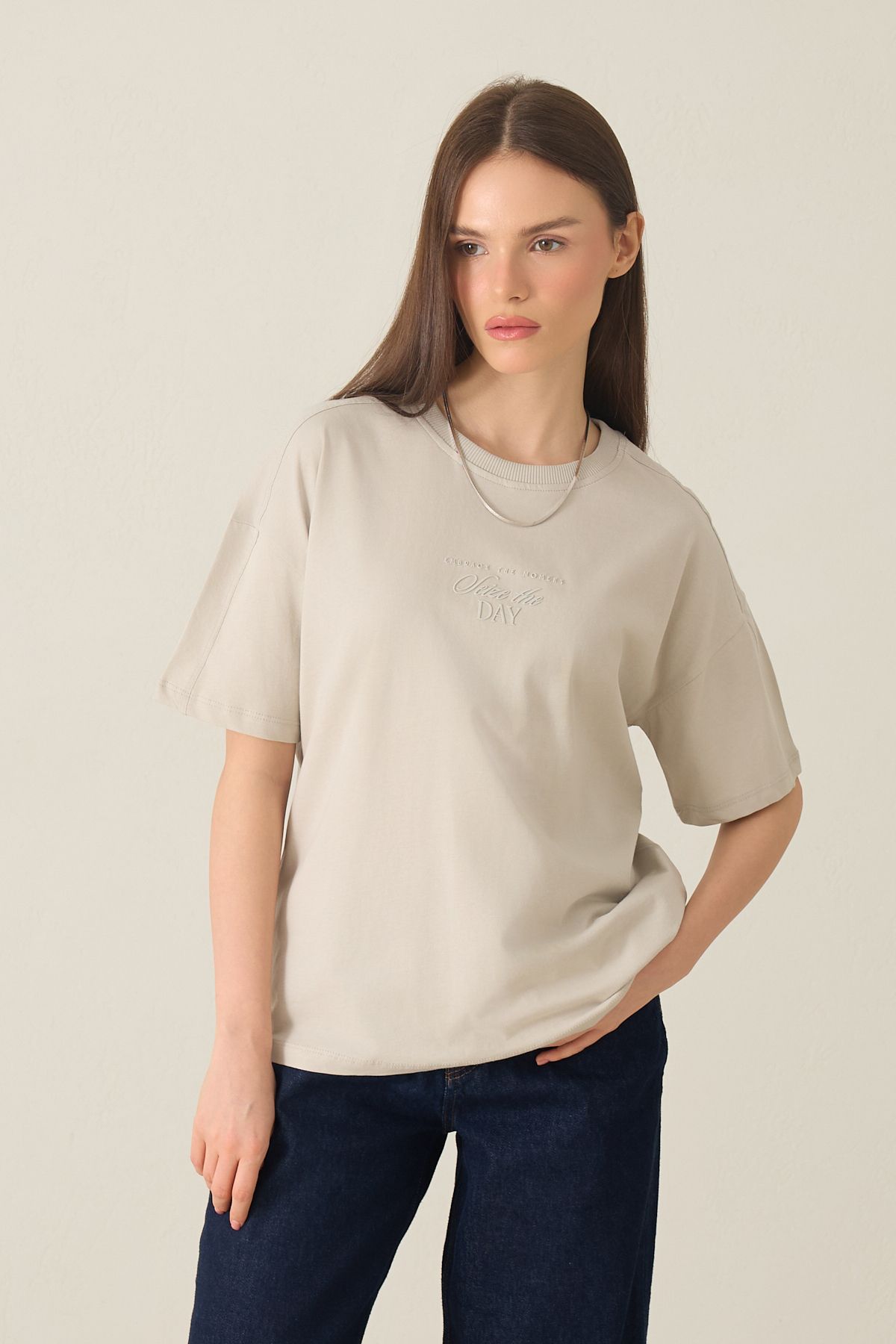 Amia&Co. Taş Bisiklet Yaka Baskılı Kısa Kollu T-Shirt