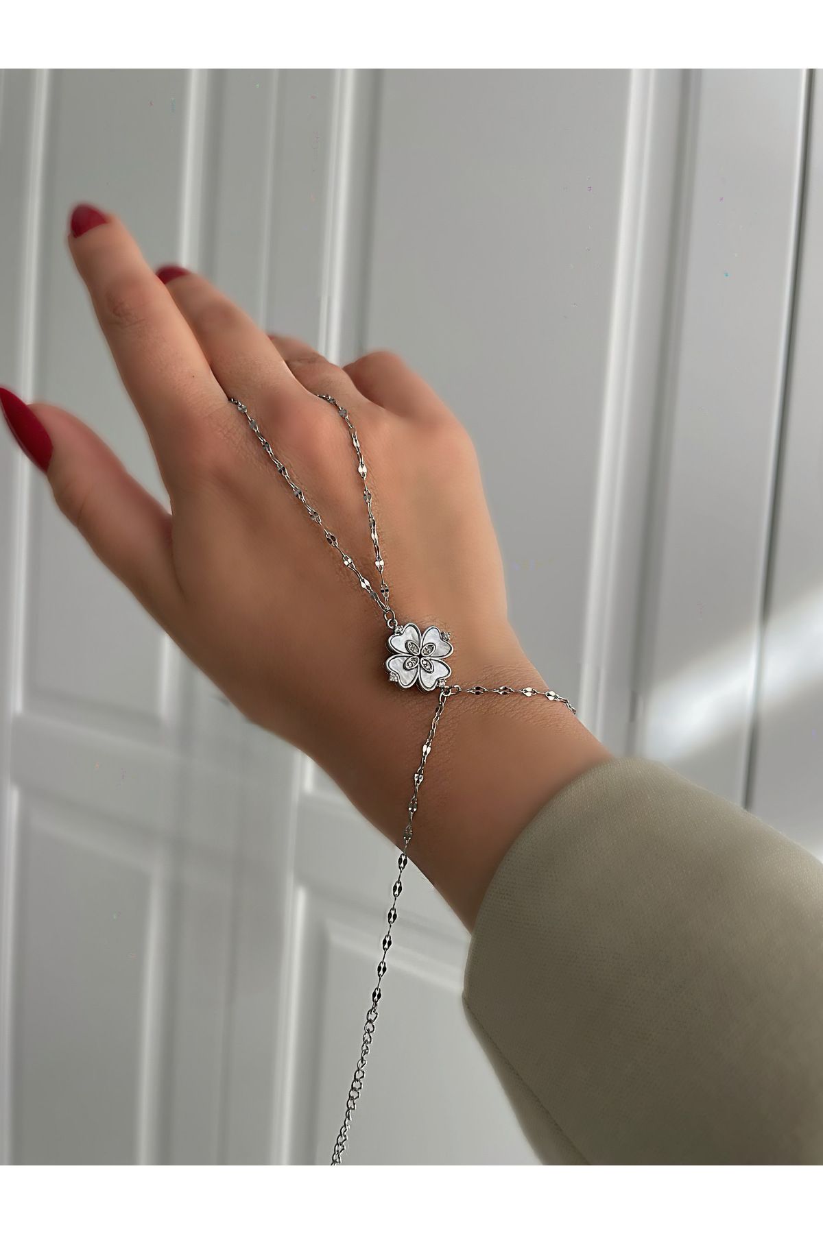 JELLY Kadın Çelik Zirkon Taşlı Sedefli Çiçek Yonca Model Ayarlanabilir Tasarım Şahmeran Bileklik