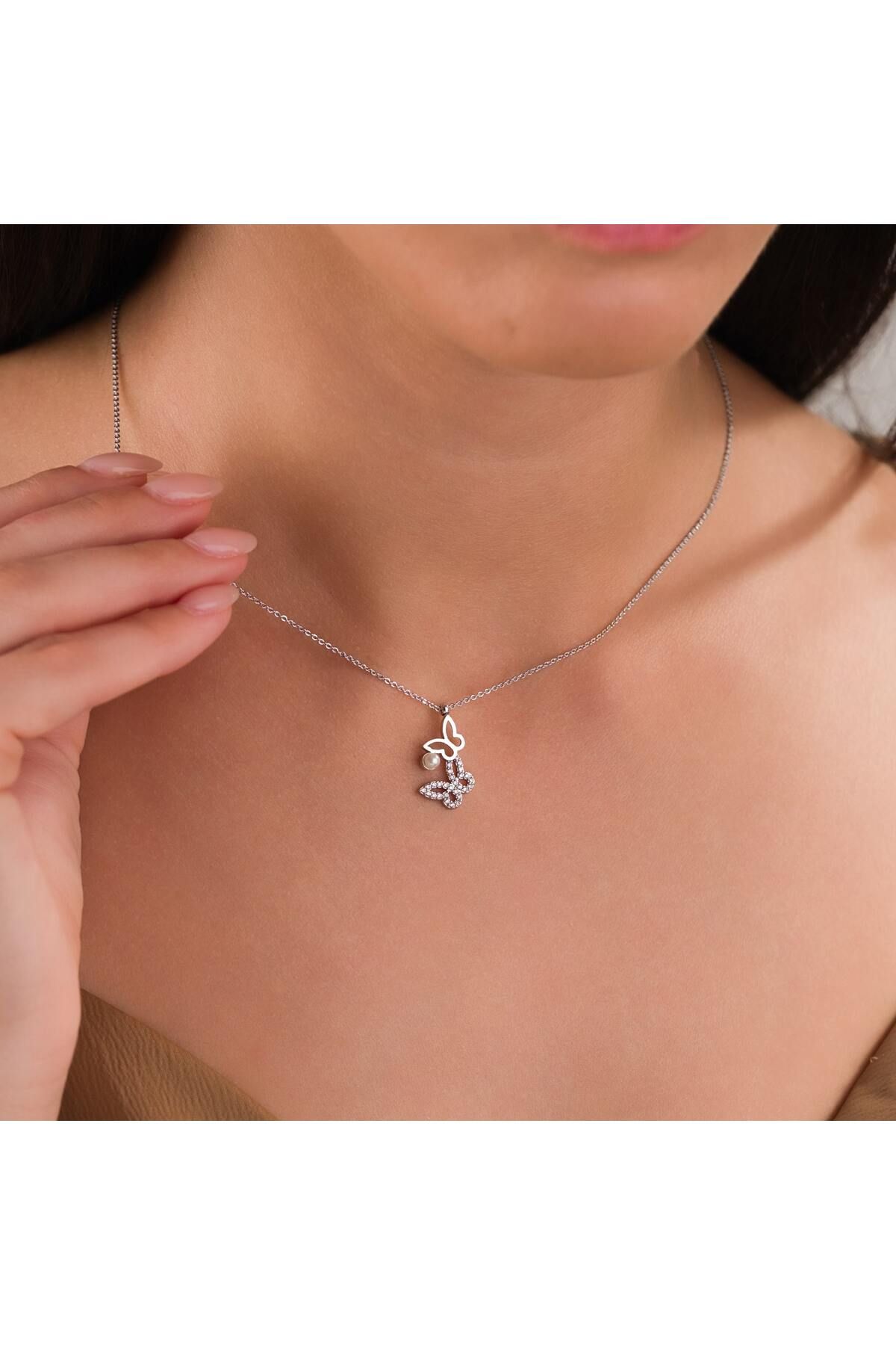 HOBİSY GIFT SHOP Zirkon Taşlı Kelebek ve İnci Detaylı Gümüş Renk Çelik Kolye