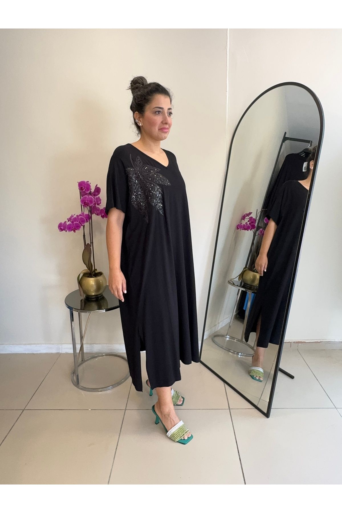 Arzu Yıldırım Butik Yazlık Payetli Yazlık Siyah Oversize Yırtmaçlı Penye Viskon Elbise