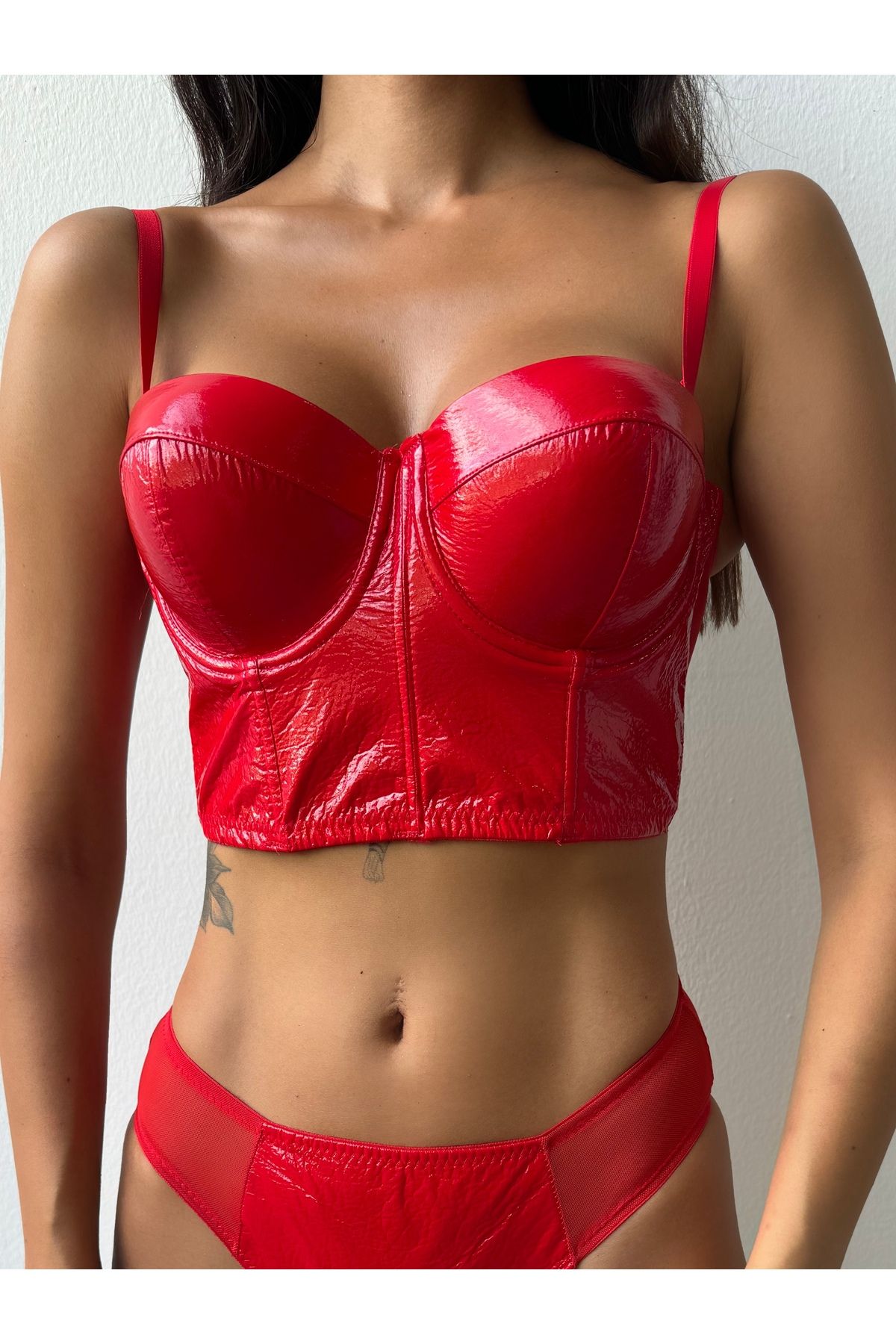 Gamze Day's Lingerie Parlak Destekli Kırmızı Deri Bustiyer Takım