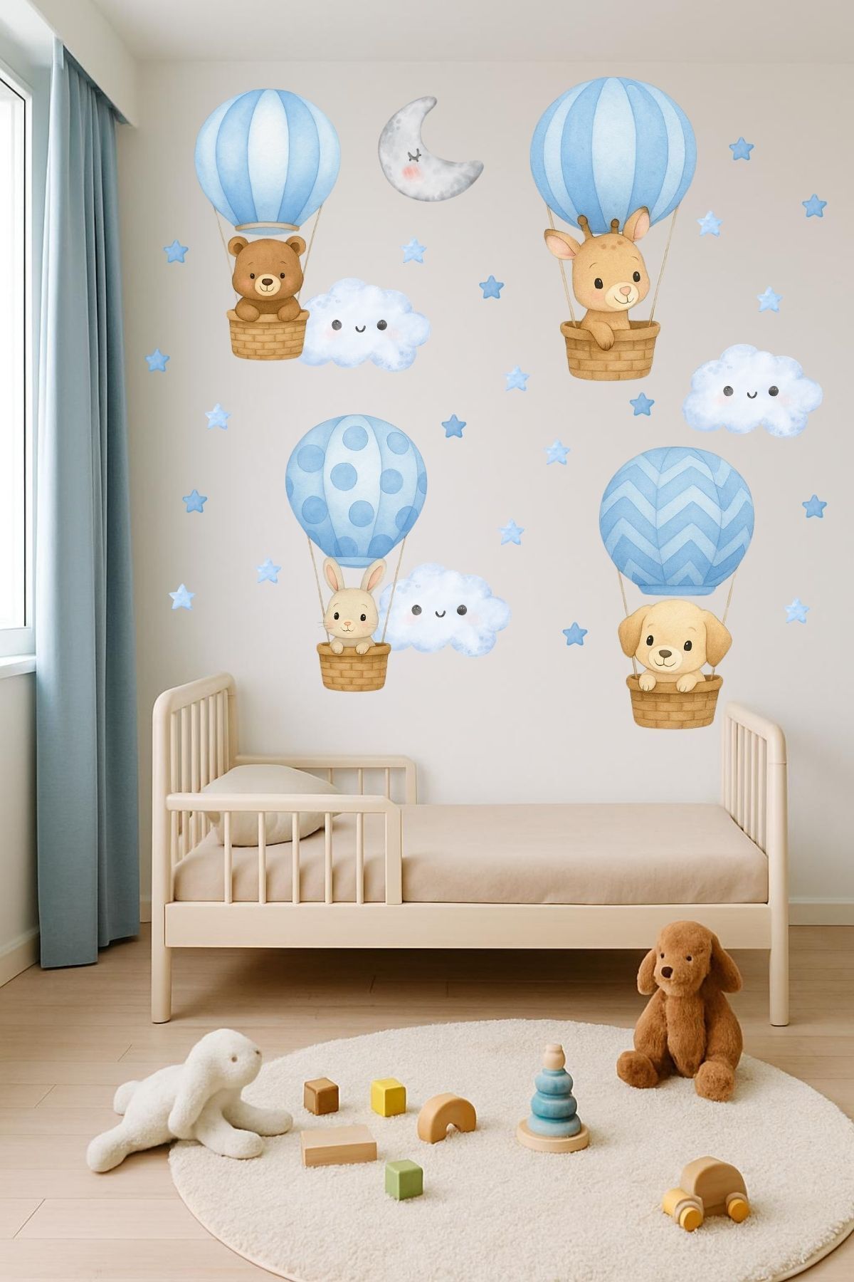 Tasarım Mavi Uçan Balonda Sevimli Hayvanlar Bebek, Çocuk Odası Duvar Sticker Seti, Cam Sticker
