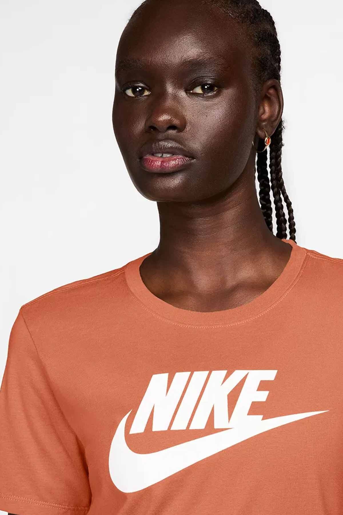 Nike Club Kadın Günlük Stil T-Shirt