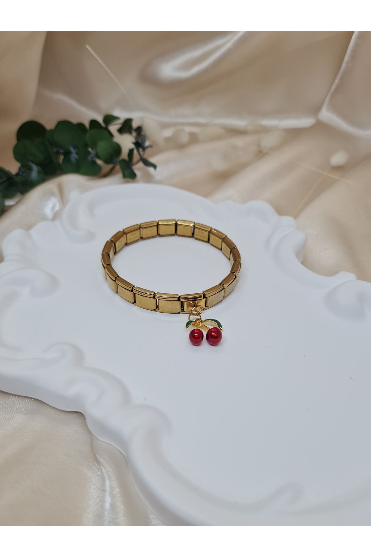 ZEYM Kadın Altın Renk Kiraz Charm Detaylı Çelik Bileklik