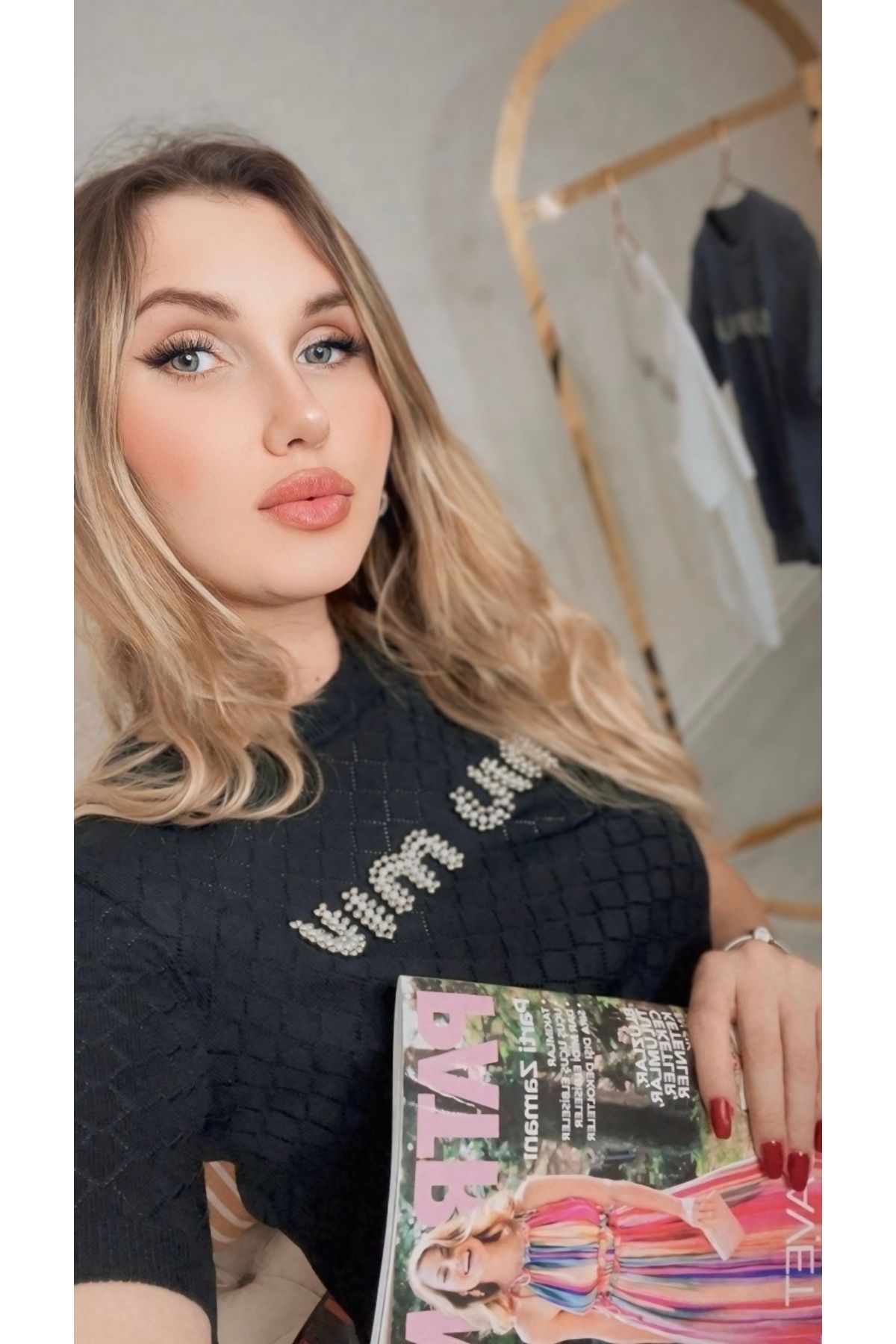 Butik Siyah İncili Kısa Kol Triko Bluz