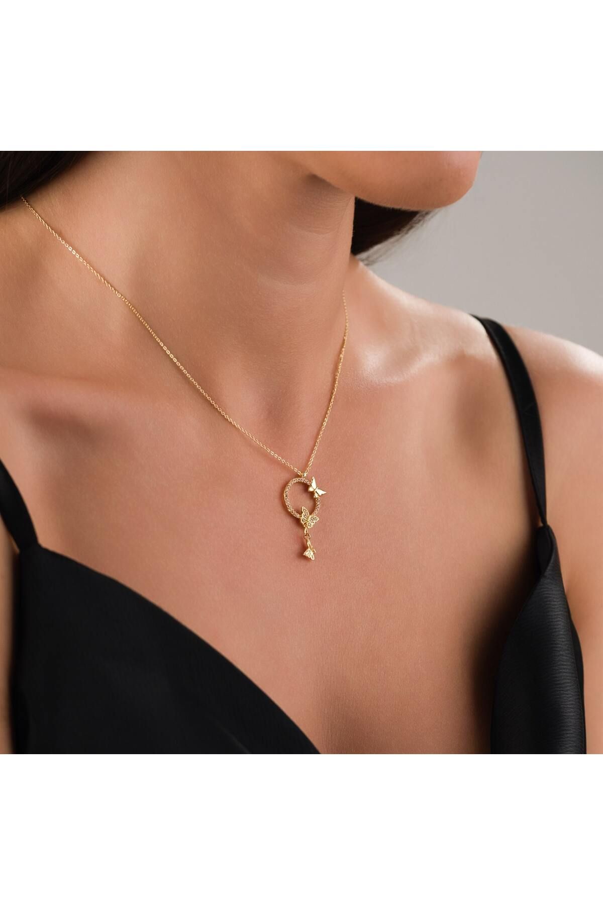 HOBİSY GIFT SHOP Zirkon Taşlı Kelebek Figürlü Altın Kaplama Çelik Kolye – Zarif Tasarım