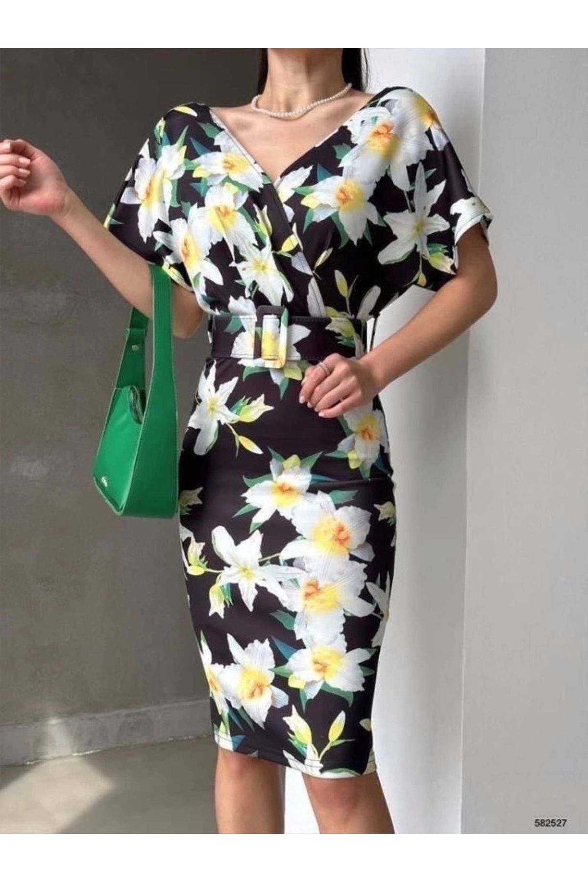 Butik Kadın Dalgıç Kumaş V Yaka çiçek Desenli Kuşaklı Kalem Elbise