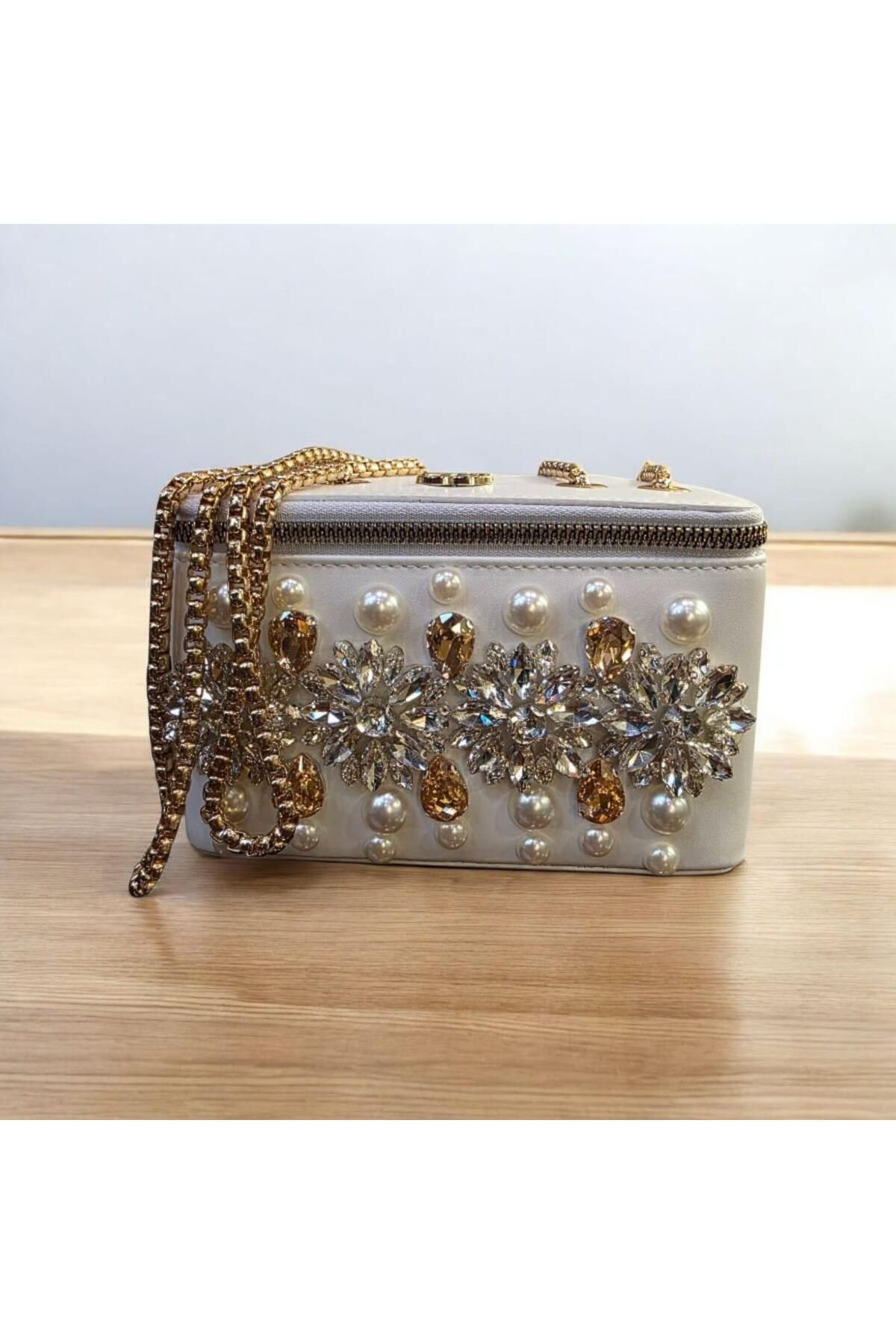 obenbags Kristal ve İnci İşlemeli Beyaz Kadın Çanta – Işıltılı Şıklığın En Güzel Hali