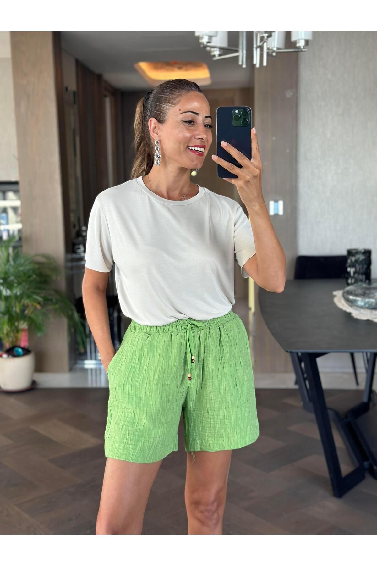 Forlady Butik Fıstık Yeşili Bağcığı Boncuklu Cepli Müslin Kumaş Kadın Şort