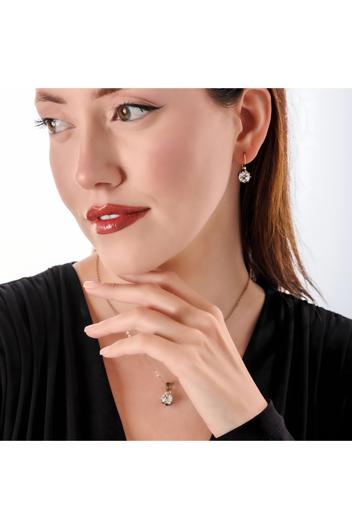 Atelier LEO Handmade Jewellery KLASİK GÜVERSELİ TEKTAŞ TAKIM BAKIR EL YAPIMI KRİSTAL TAŞLI KARARMA YAPMAZ KADIN TAKI SETİ