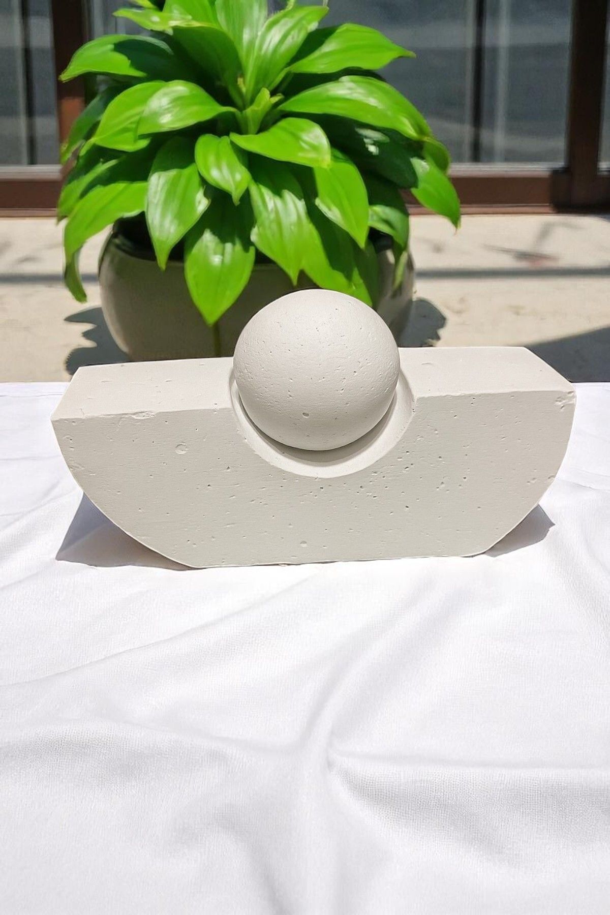 ERSE HOME Küre Detaylı Beyaz Beton Dekoratif Ürün ve Hediyelik