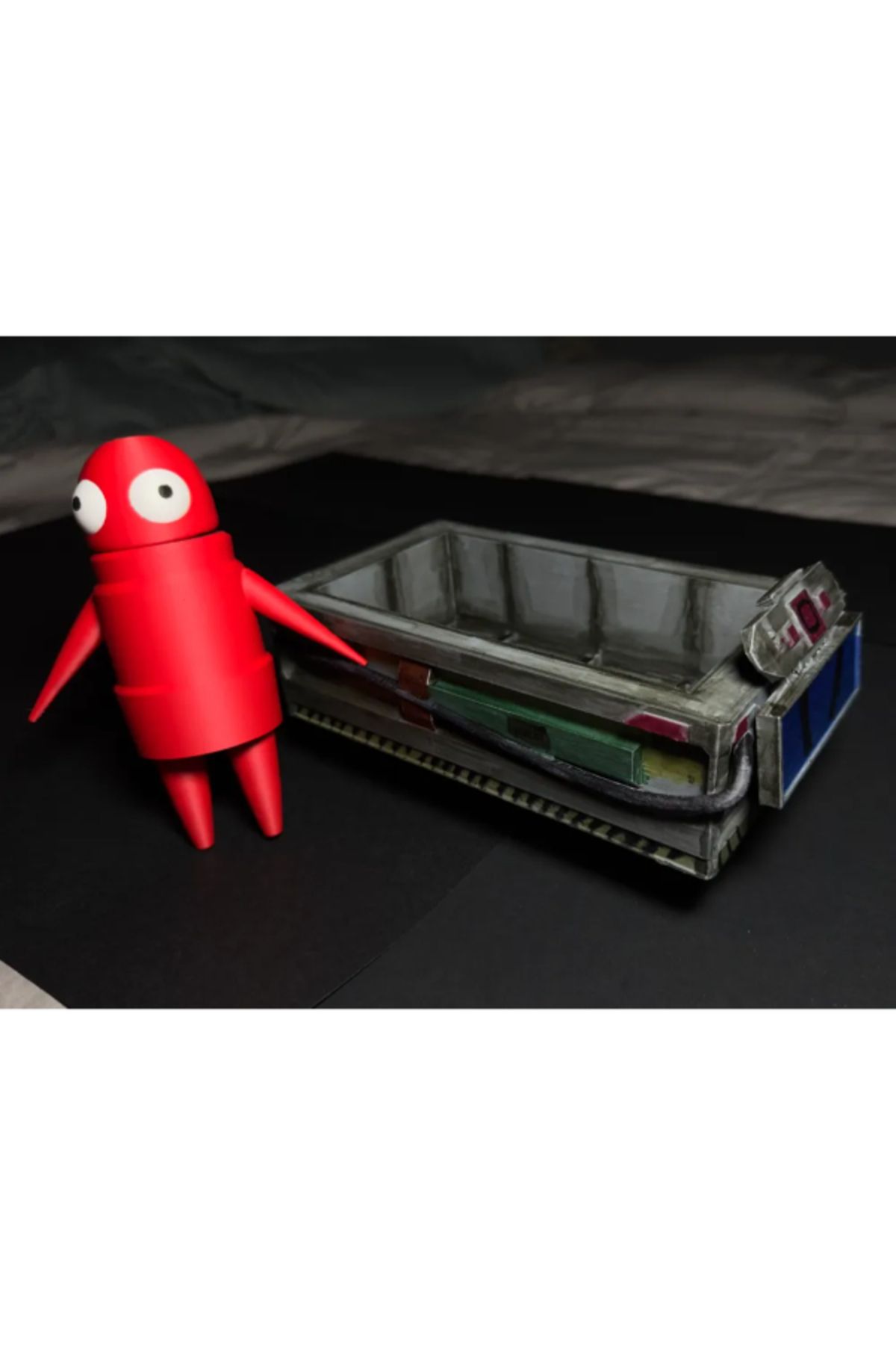 NOMOTHETIC REPO Robot ve Arabası – Bilim Kurgu Temalı Dekoratif Set