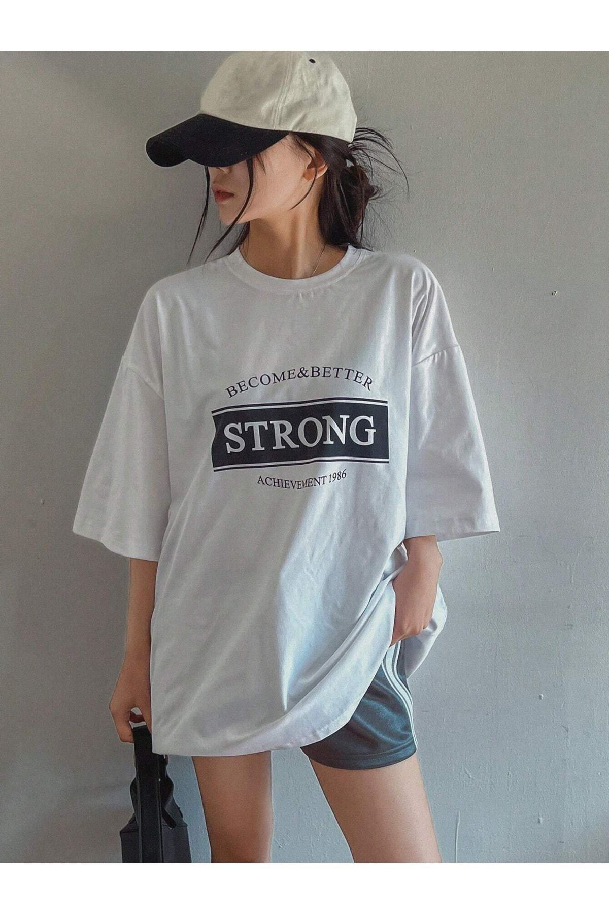 PALPİTO Kadın Beyaz Strong Baskılı Oversize T-Shirt