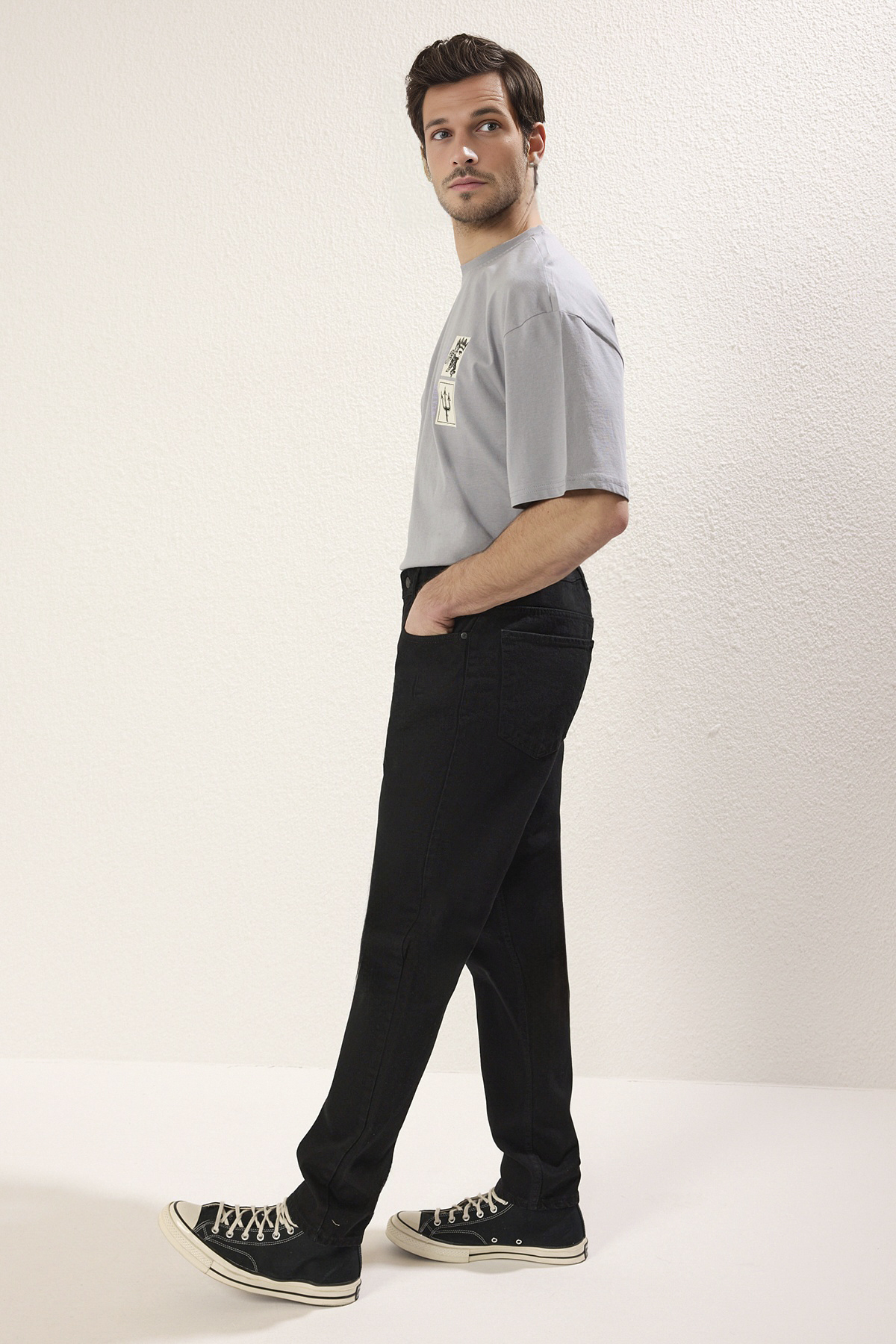 Trendyol Collection Czarne dżinsy Smoke Essential Fit Jeans Kot Pantolon TMNAW23JE00104