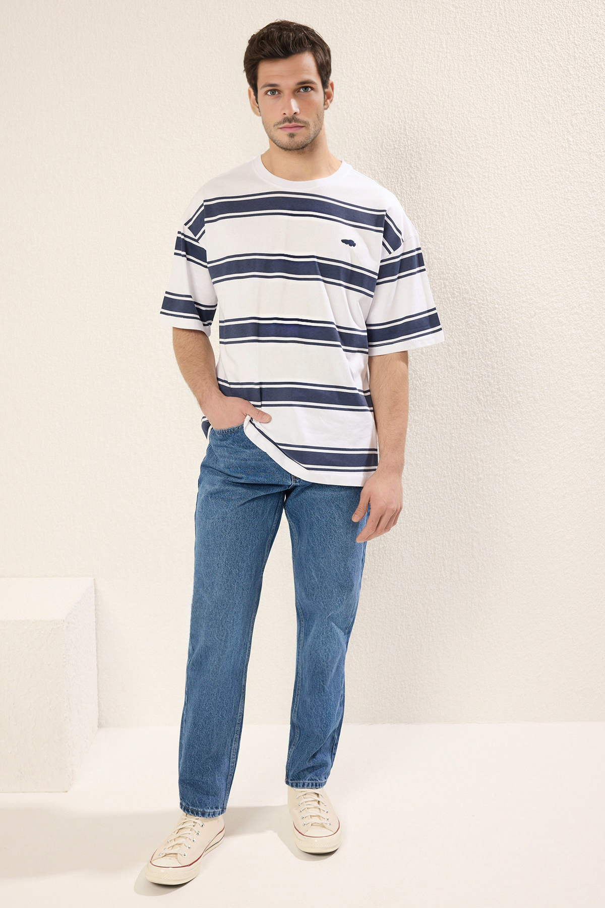 Trendyolmilla Man Beyaz Oversize/Geniş Kesim Çizgili Kalın %100 Pamuk T-Shirt TMNSS25TS00020