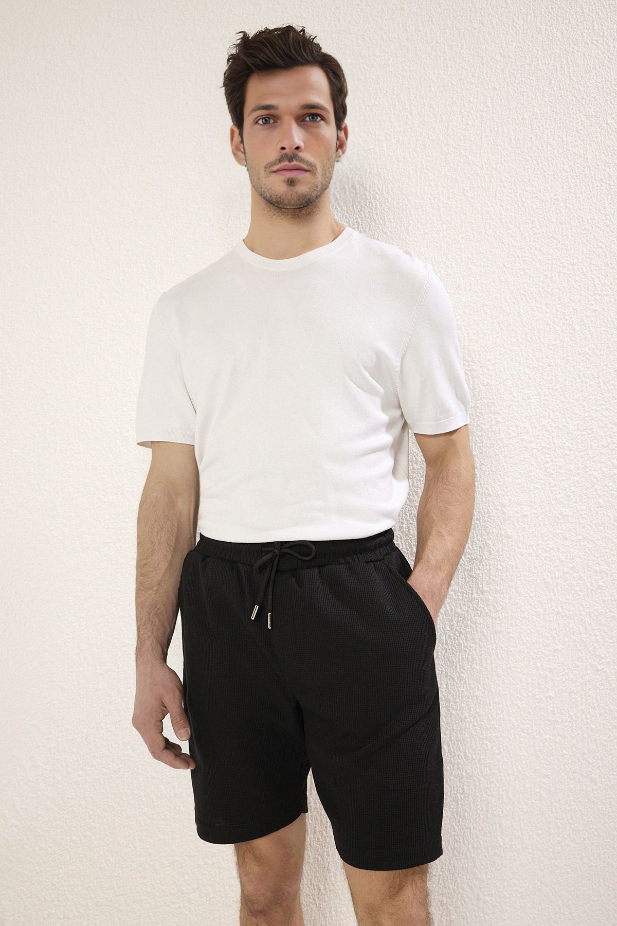 Trendyol Collection-Schwarz-Marineblaue 2er-Pack Shorts und Bermudas mit regulärer/normalem Schnitt und strukturierter Verpackung TMNSS23SR00076 2