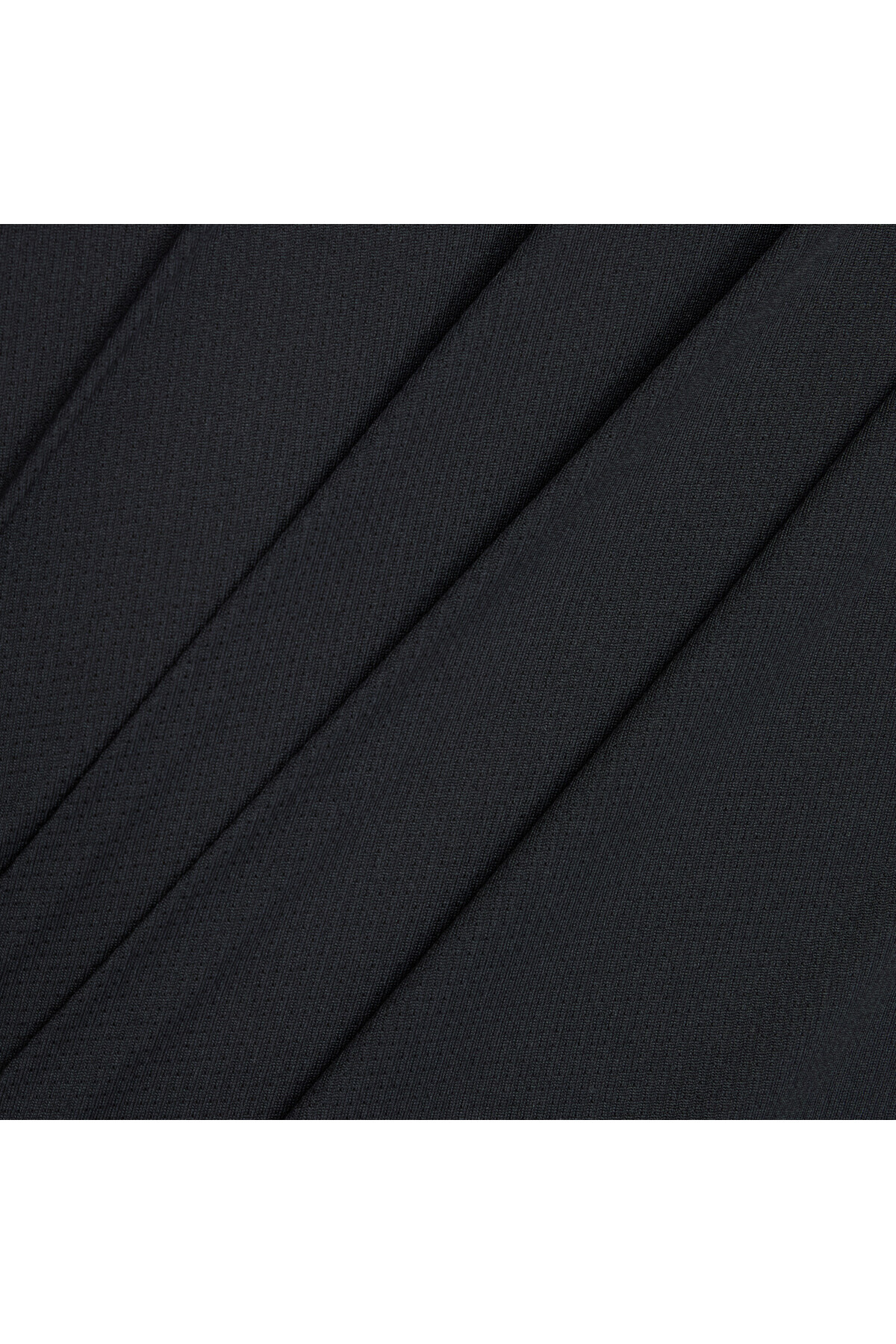 قميص رياضي بأكمام طويلة