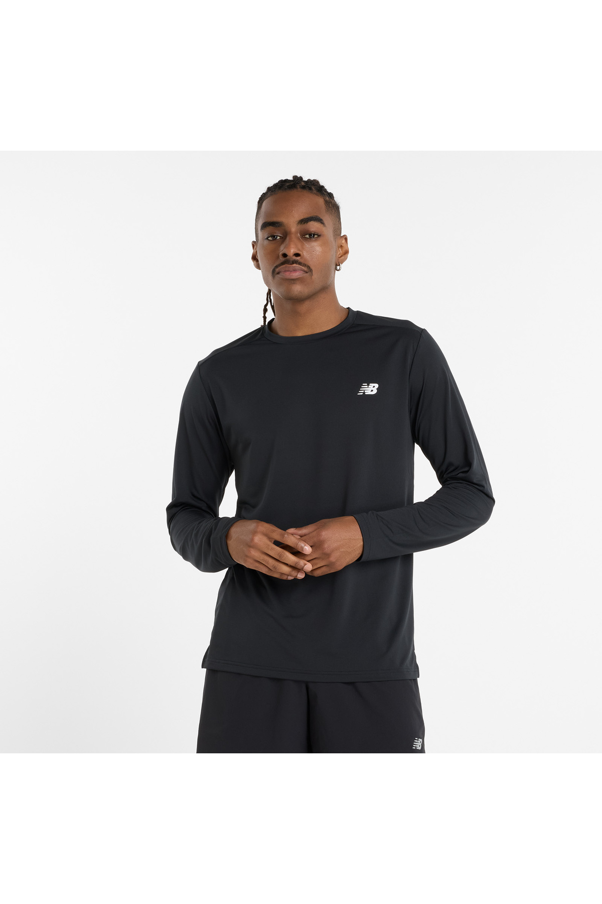 قميص رياضي بأكمام طويلة