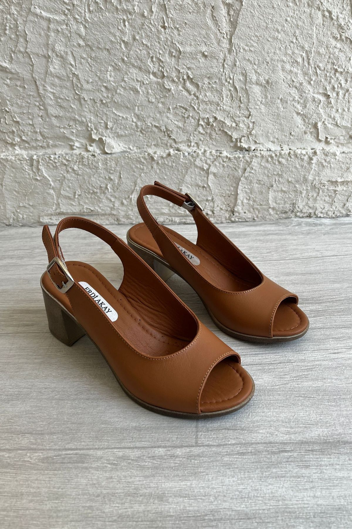 ERDİ AKAY Kadın Hakiki Deri Topuklu Comfort Sandalet