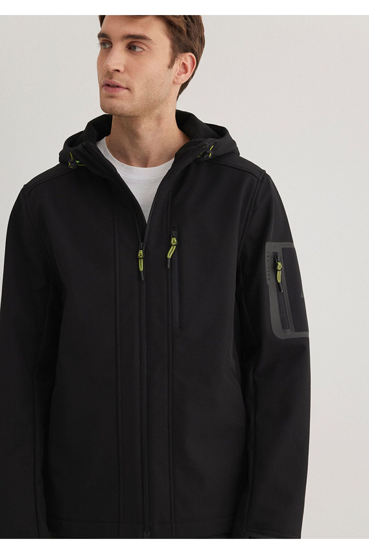 Pro Hooded Black Jacket Slim Fit / Slim Cut 0110562-900 Mavi