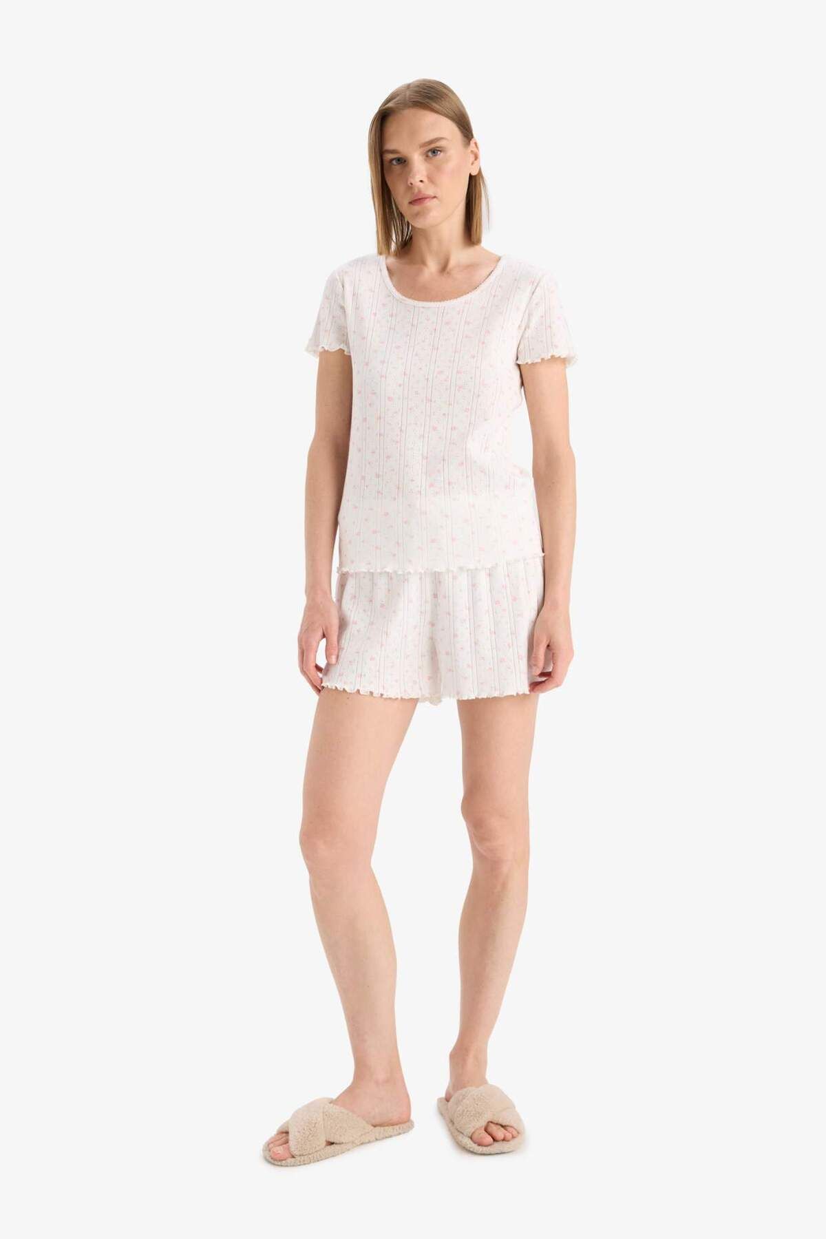 DeFacto Regular Fit Pijama Takımı Kısa Kollu pijama Üstü Esnek Belli Şort Pijama Altı-Fall in Love E4335AX25