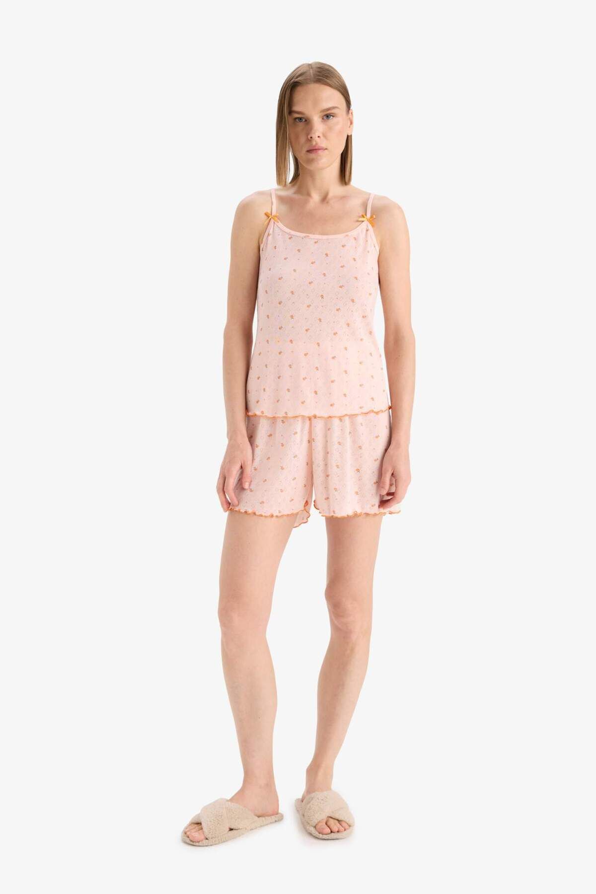 DeFacto Regular Fit Pijama Takımı Desenli Askılı Pijama Üstü Esnek Belli Şort Pijama Altı-Fall in Love F5774