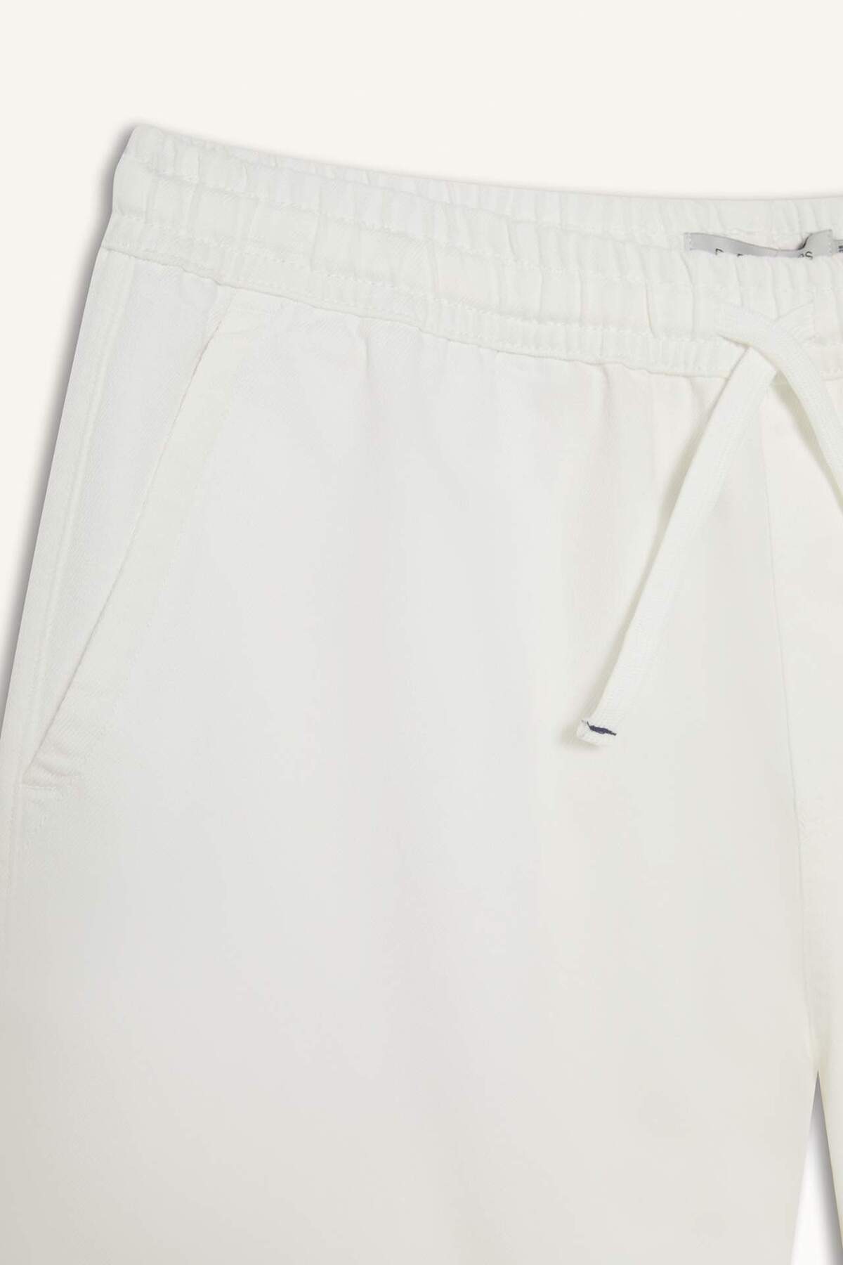 DeFacto-100 % Baumwolle, Sommer-Relax-Fit, bequeme weiße Jeans-Bermudashorts Z4460AZ25SM 2