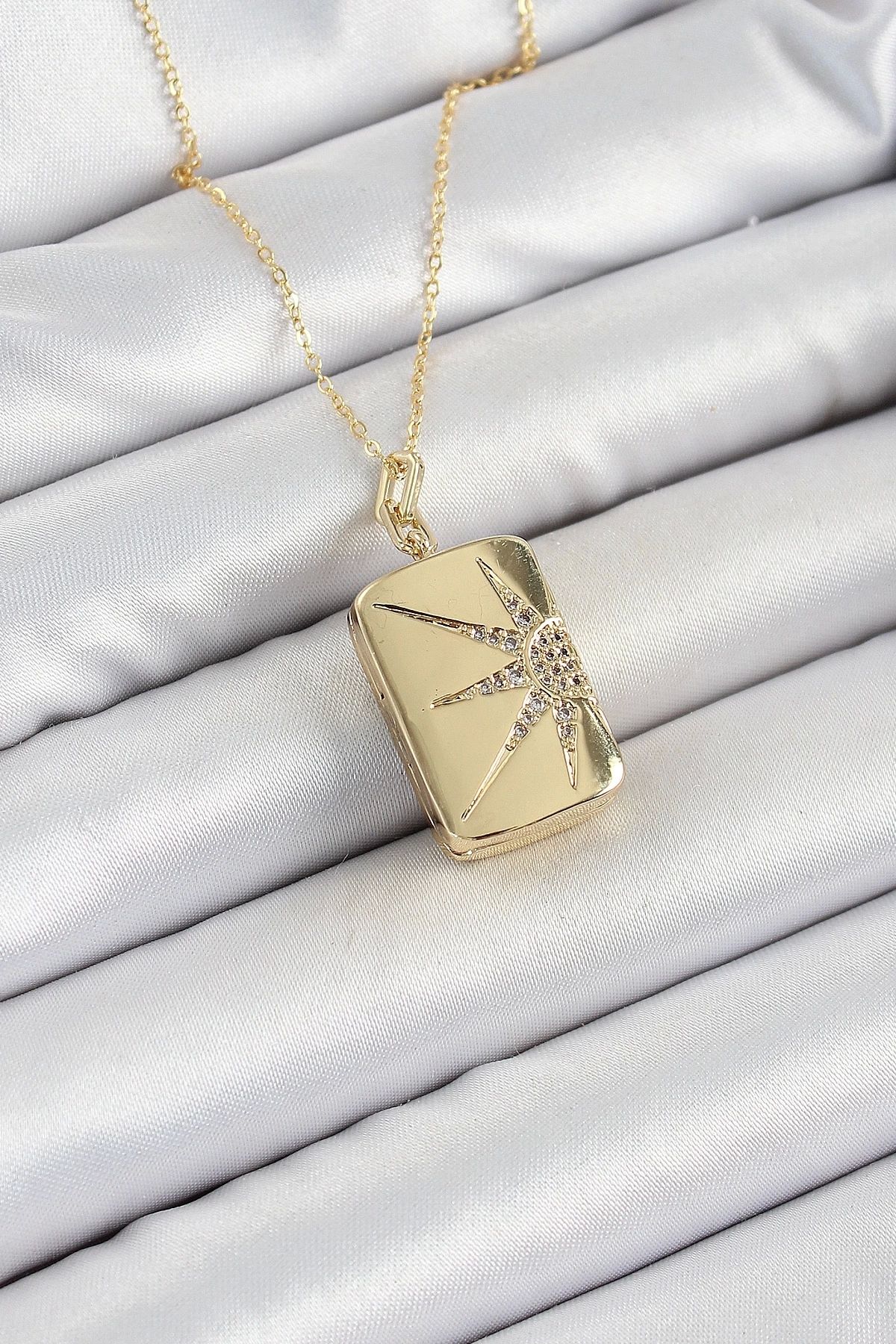 GLIMMERY 316L Çelk Açılabilir Dikdörtgen Model Zirkon Taşlı Gold Renk Kadın Zincir kolye