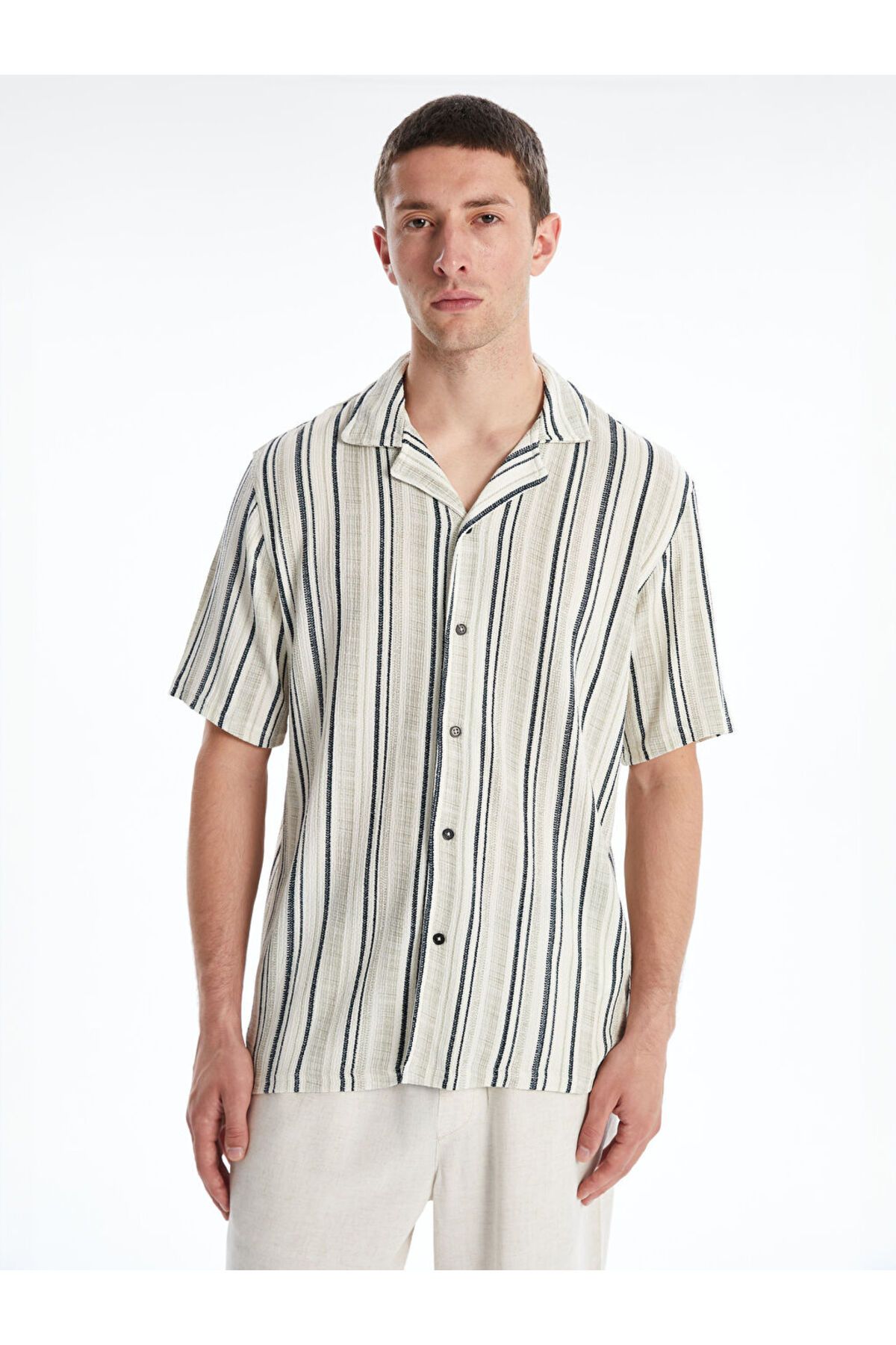 LC Waikiki Yeni Sezon Regular Fit Kisa Kollu Cizgili Erkek Gomlek - S5O187Z8