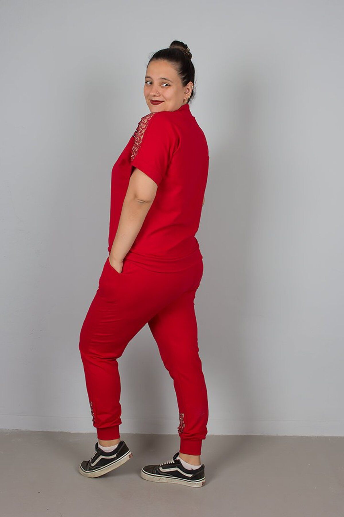Truva XXL-Plus Size Tracksuit Set with Red Shoulder and Leg Detail – Stylish and Comfortable Design 4
