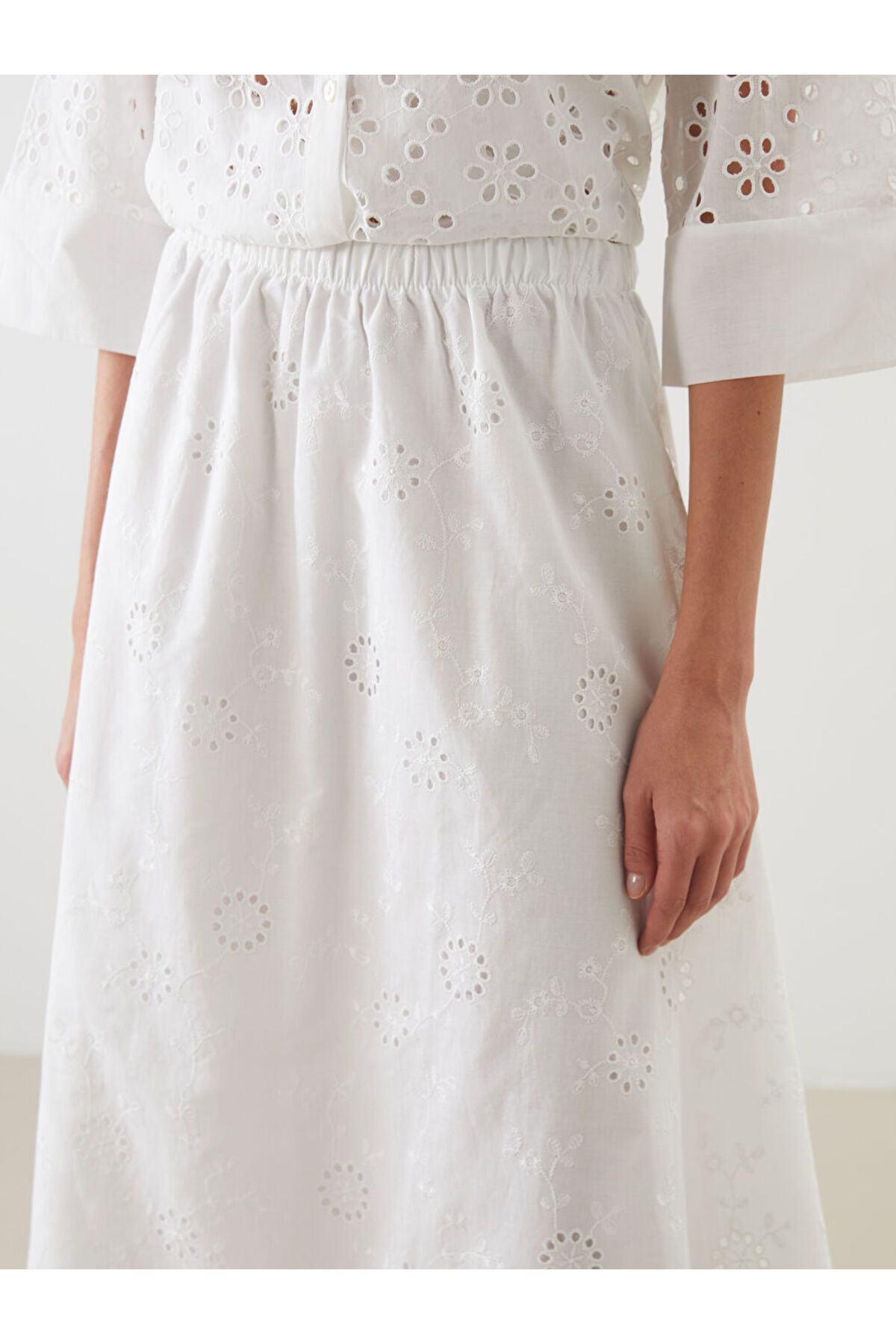 LC Waikiki-Quality Parts from Celebi Store |   Ecru Elastic Waist Self Patterned Brode Skirt 4