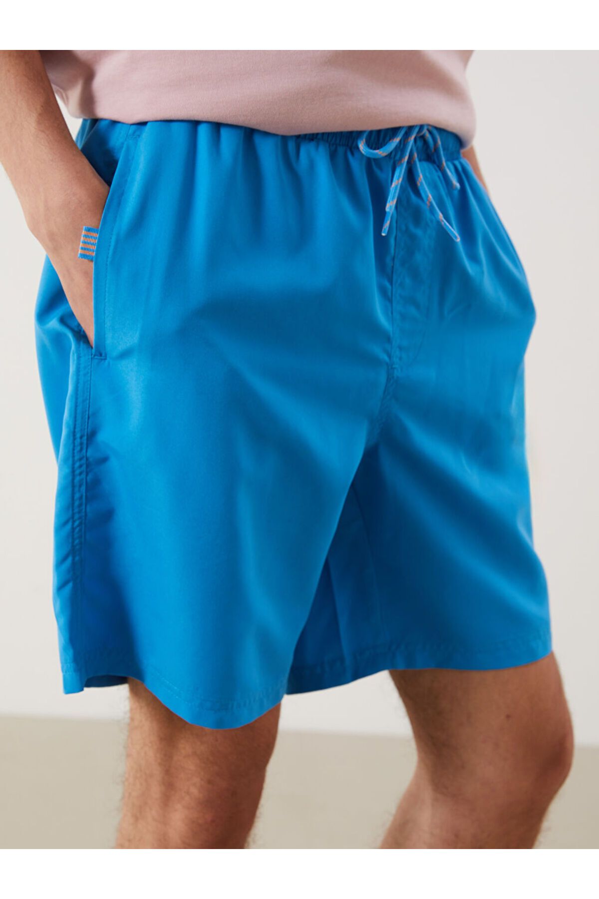 LC Waikiki Yeni Sezon Diz Hizasi Boy Basic Erkek Deniz Sortu - S54274Z8
