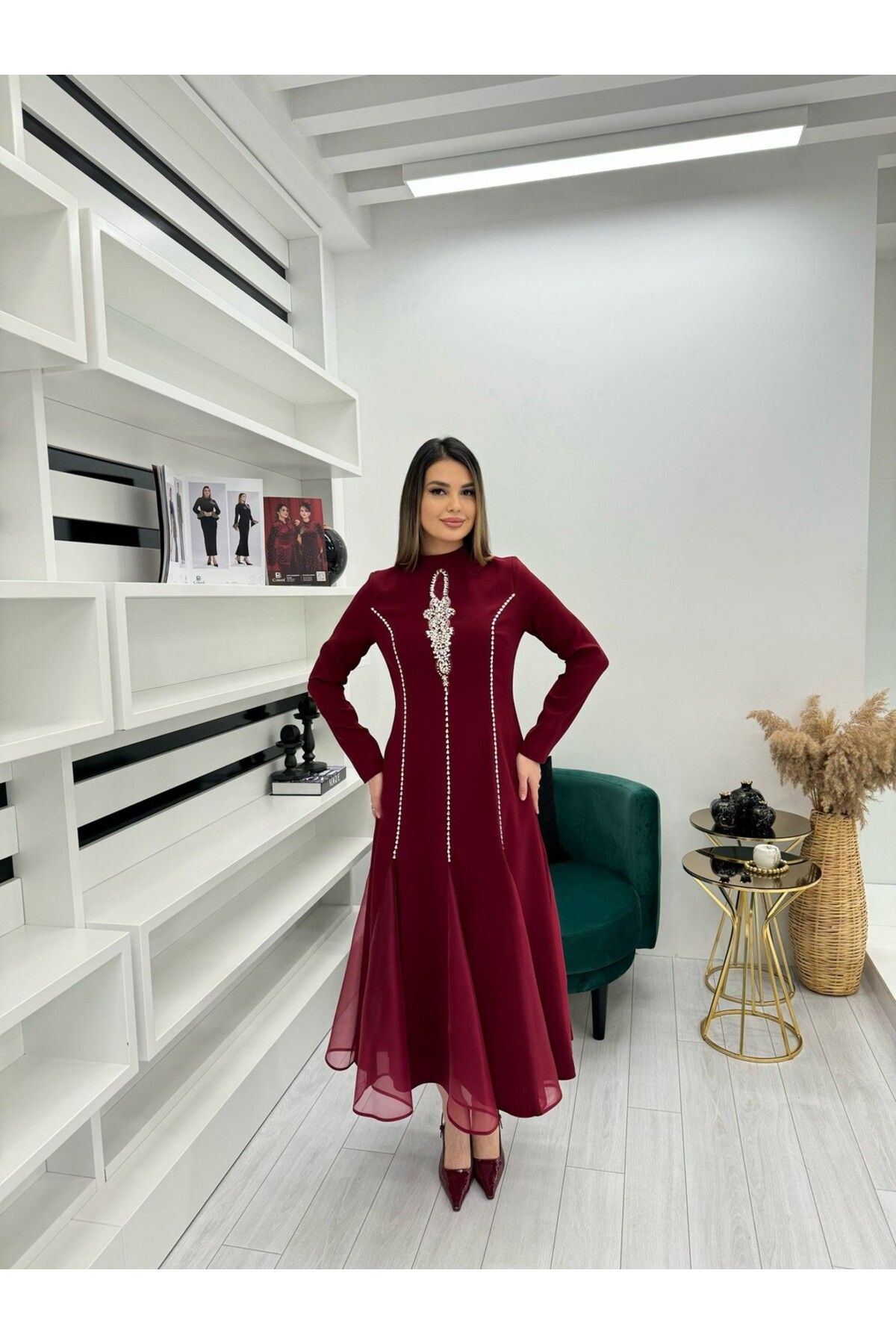White Corner 2897 DÜZ KESİM KRİSTAL TAŞ İŞLEMELİ ELBİSE