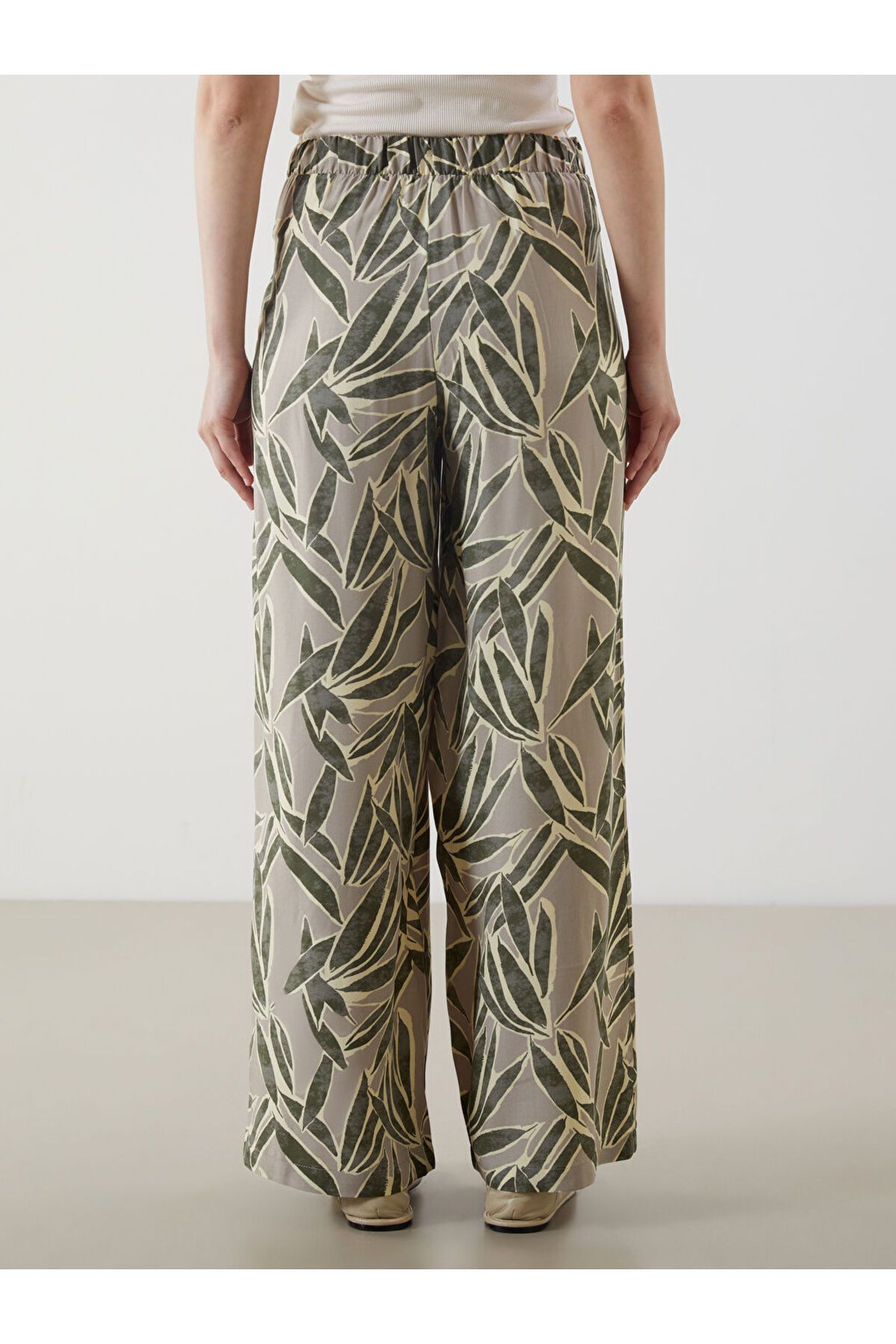 LC Waikiki-Lcw Women's Patterned Trousers with Elastic Waist Fashion 4