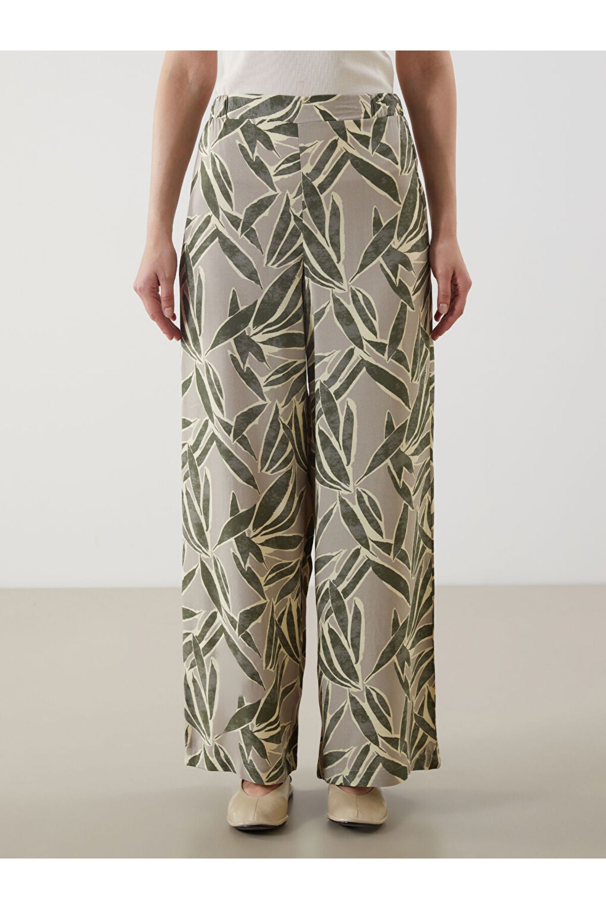 LC Waikiki-Lcw Women's Patterned Trousers with Elastic Waist Fashion 2