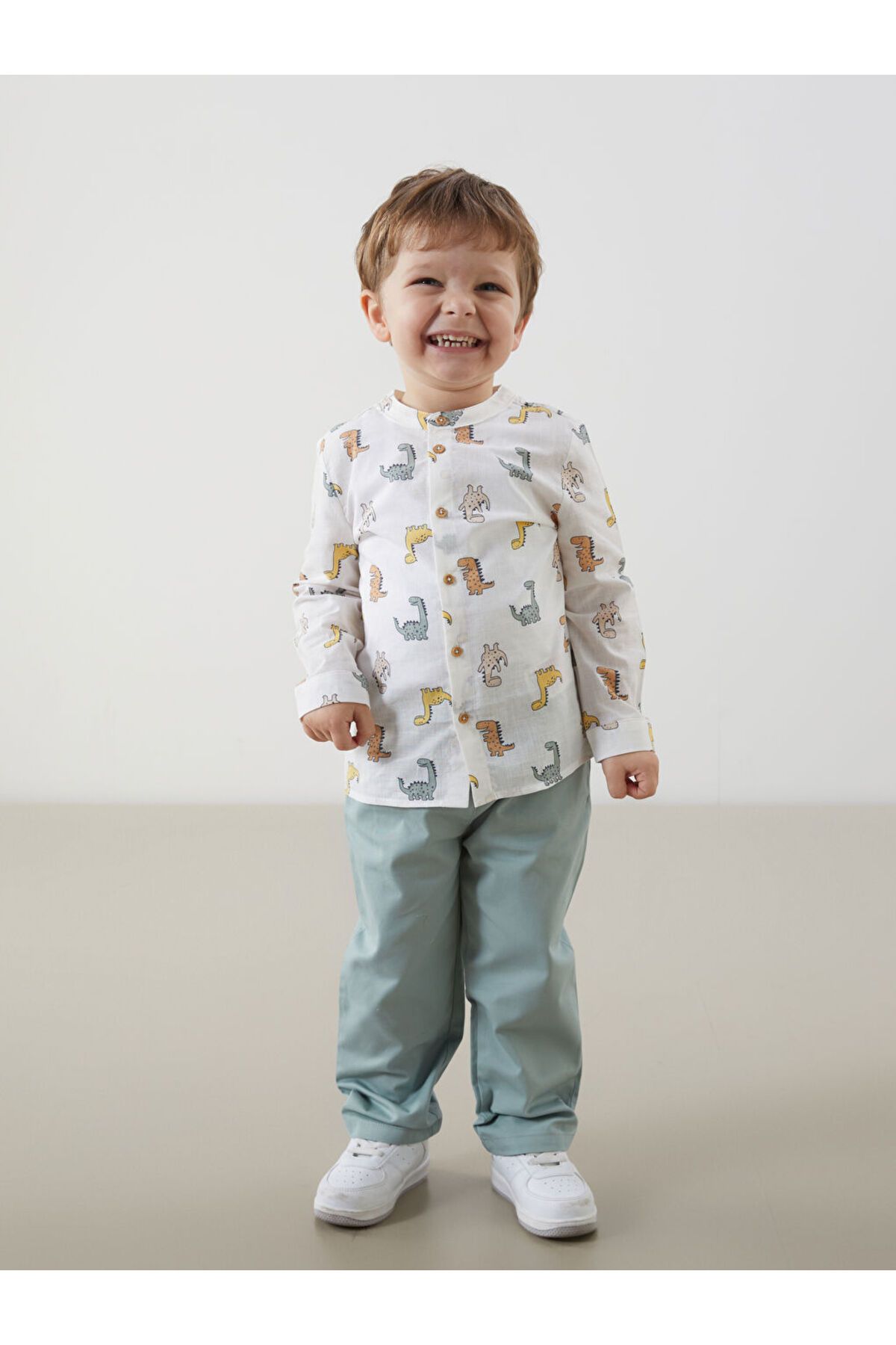 LC Waikiki Yeni Sezon Baskili Erkek Bebek Gomlek ve Pantolon 2'li - S55430Z1