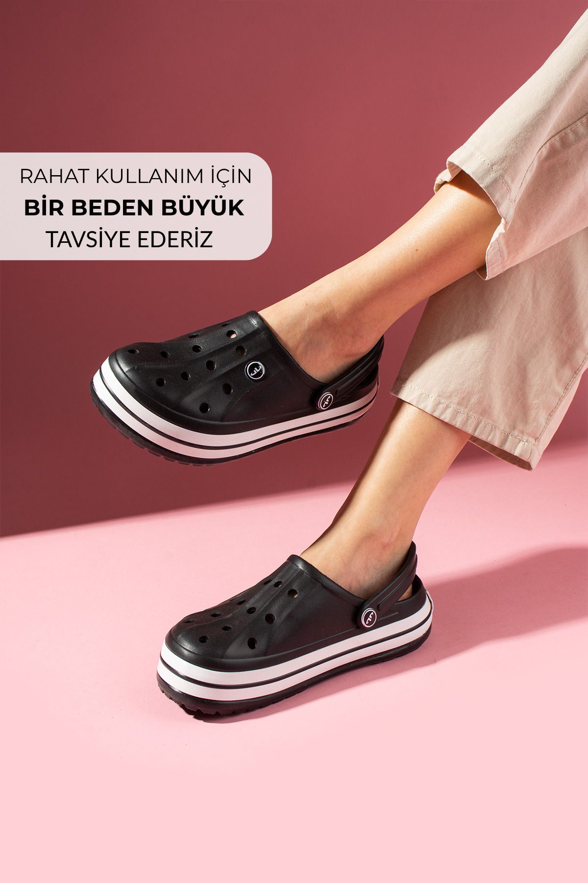 FUGA MODA Eflora Siyah Delikli Çizgi Kabartmalı Poliüretan Önü Kapalı Islak Zemin Terlik ve Sandalet
