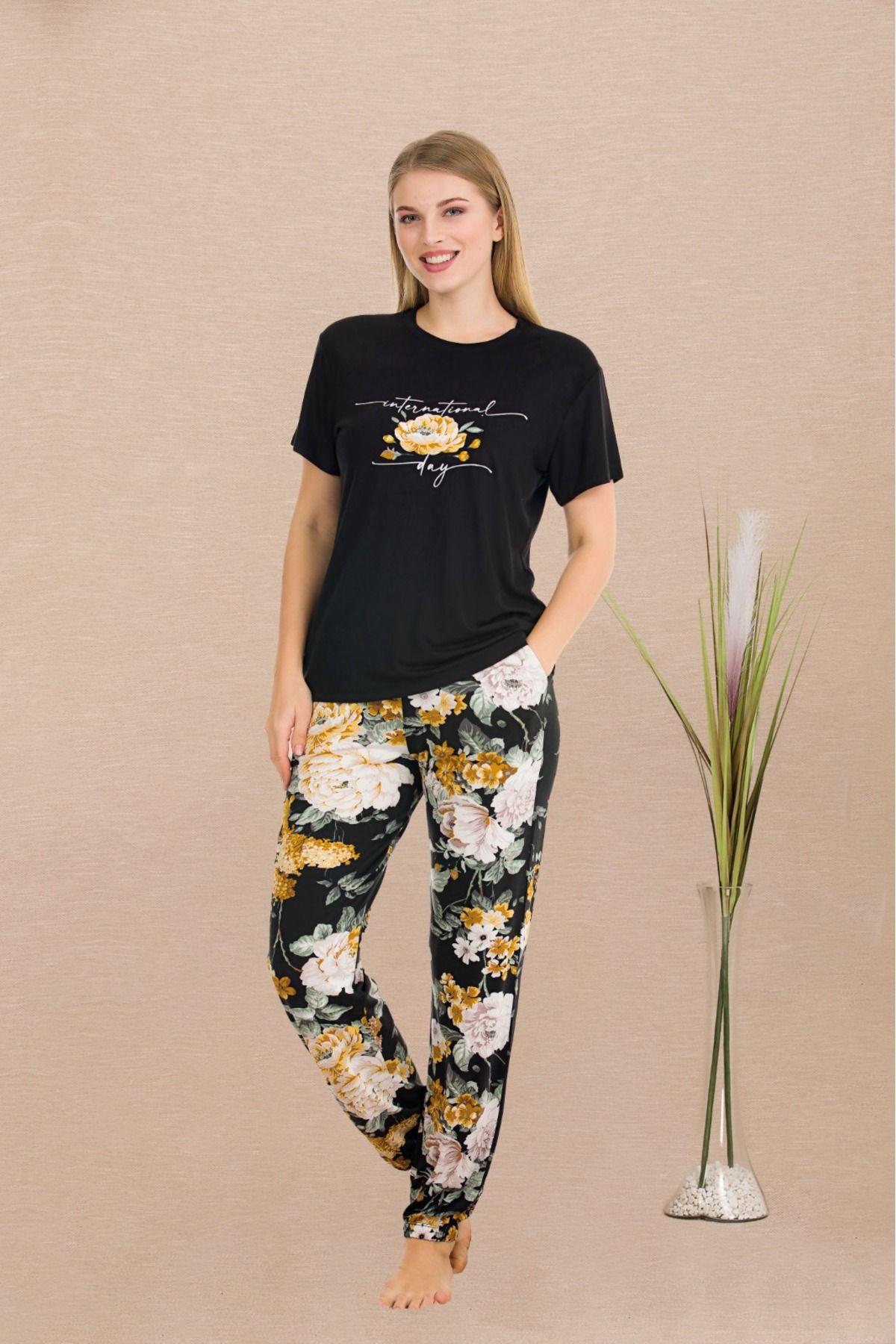Lady Lingerie Kısa Kollu,Çiçek Desenli,Paçaları Lastikli,Cepli Kadın Pijama Takımı