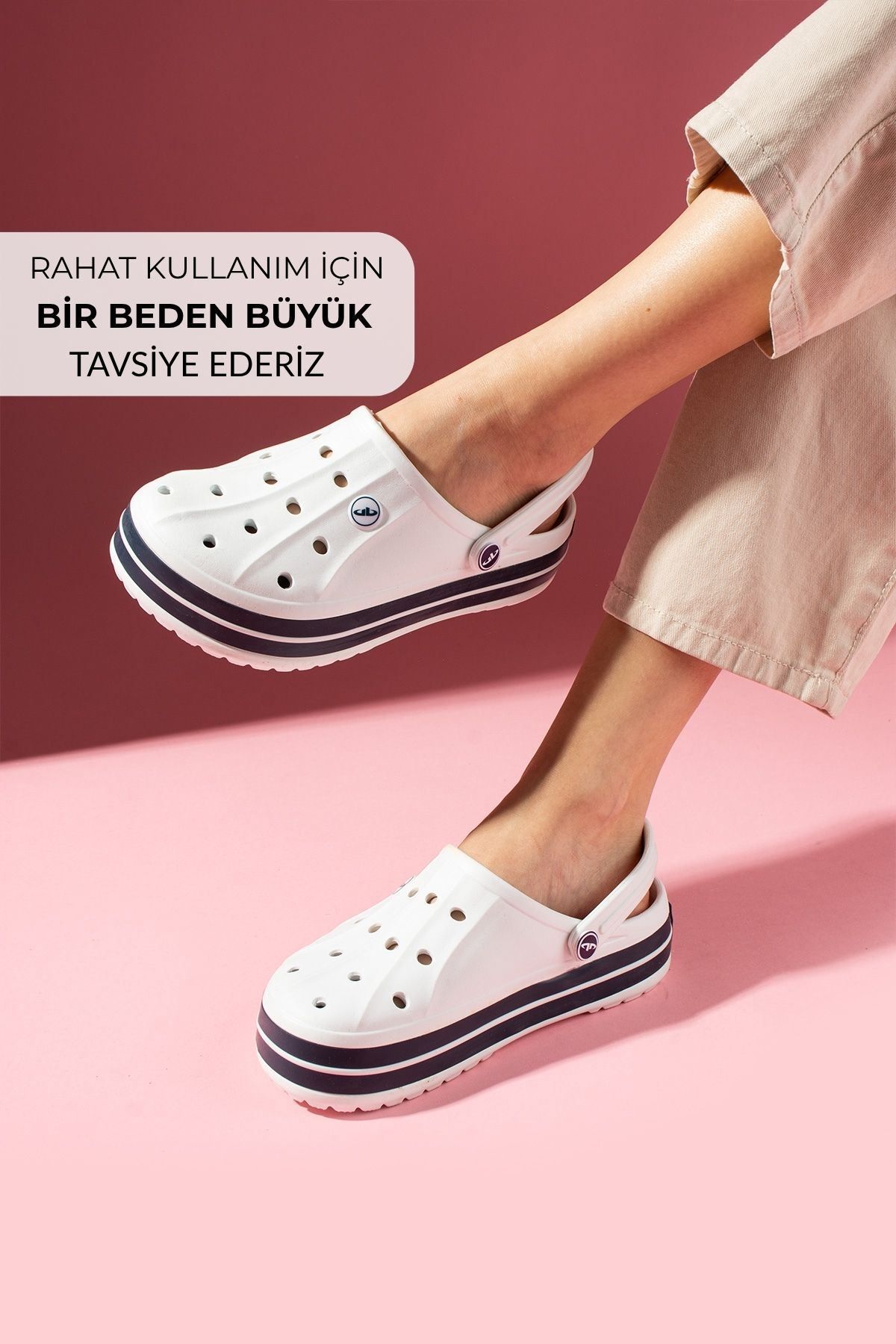 FUGA MODA Eflora Beyaz Delikli Çizgi Kabartmalı Poliüretan Önü Kapalı Islak Zemin Terlik ve Sandalet